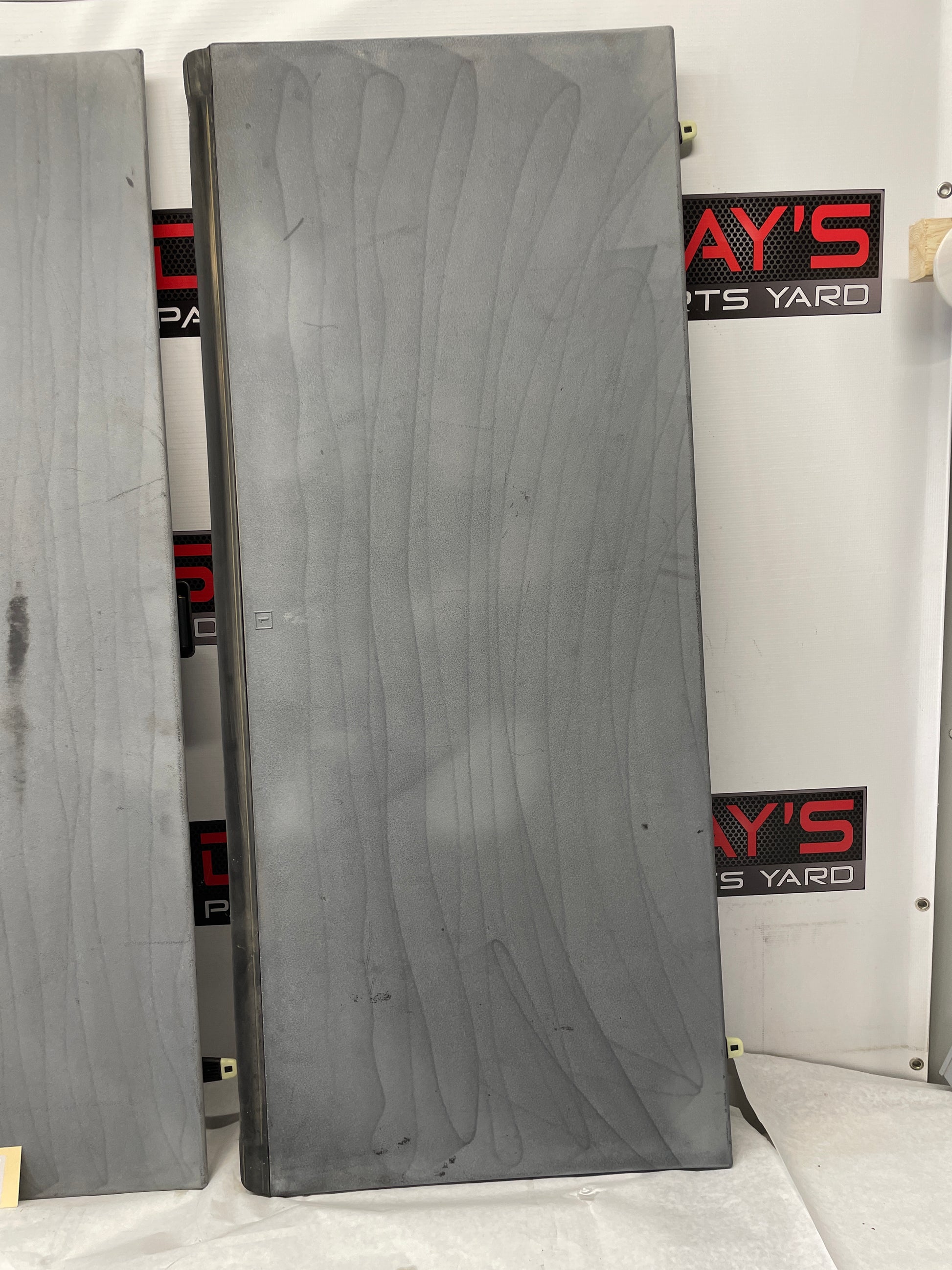 2005 Chevy Avalanche Hard Top Bed Cover OEM - Day's Parts Yard