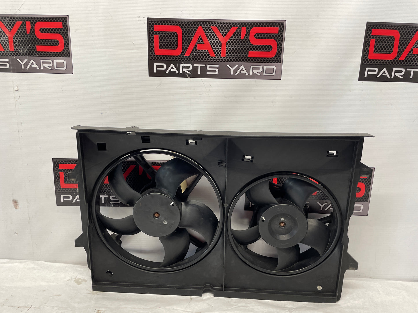 2006 Pontiac GTO Radiator Electric Cooling Fans Shroud Assembly OEM