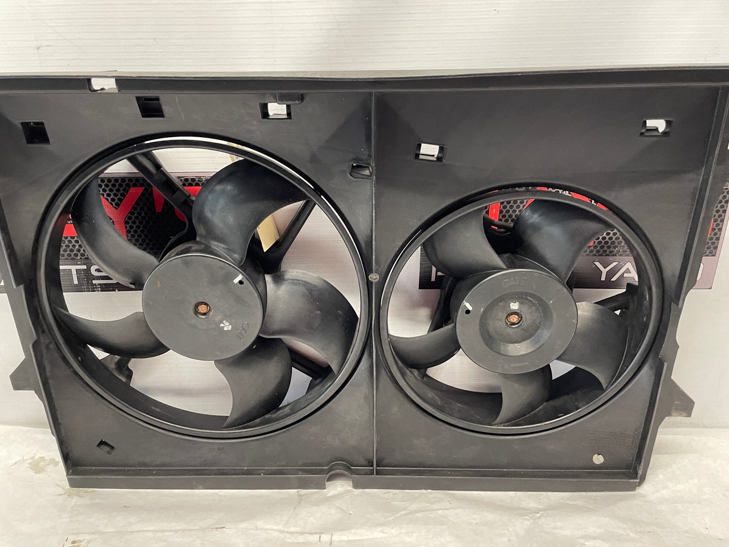 2006 Pontiac GTO Radiator Electric Cooling Fans Shroud Assembly OEM
