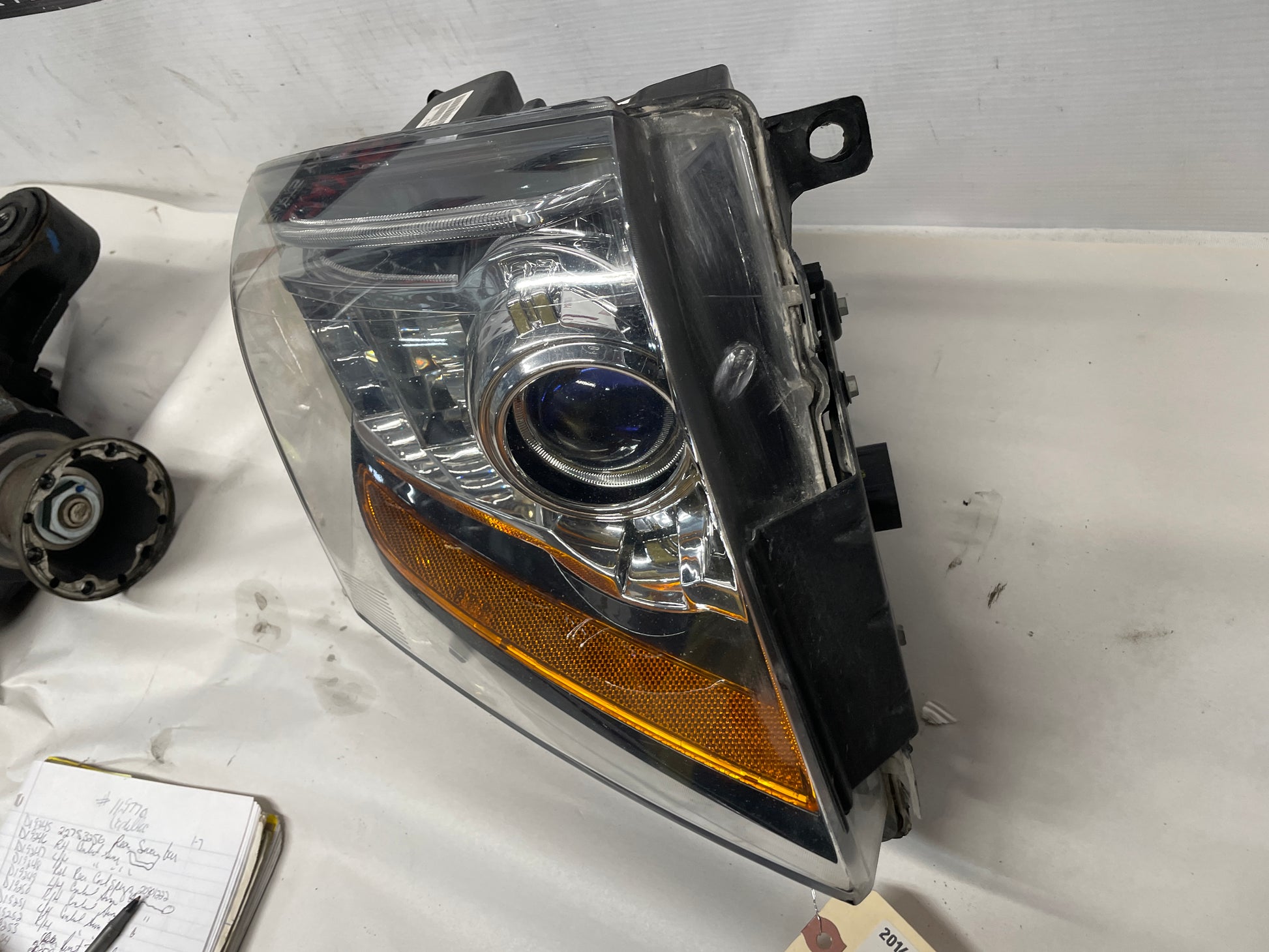 2014 Cadillac CTS-V Coupe LH Driver HID Xenon Head Light Headlight Lamp OEM - Day's Parts Yard