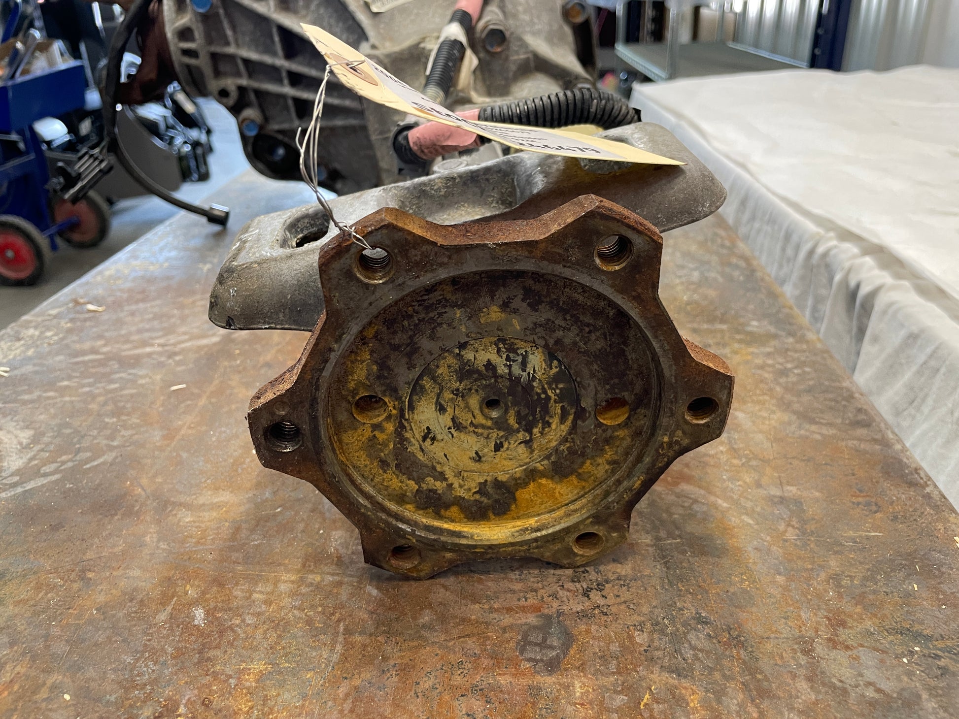 2005 Chevy Avalanche Front Axle Carrier Differential Assembly OEM - Day's Parts Yard