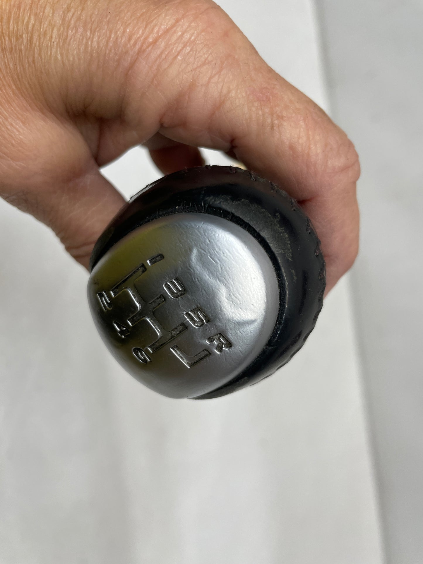 2004 Pontiac GTO Manual Shifter Knob OEM - Day's Parts Yard