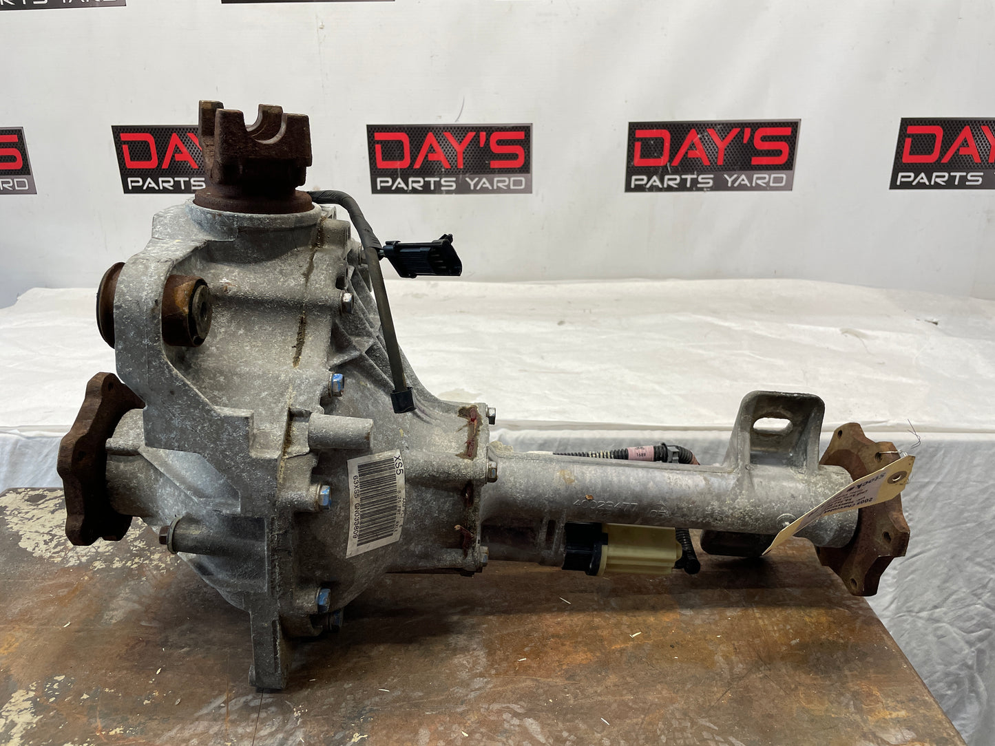 2005 Chevy Avalanche Front Axle Carrier Differential Assembly OEM - Day's Parts Yard