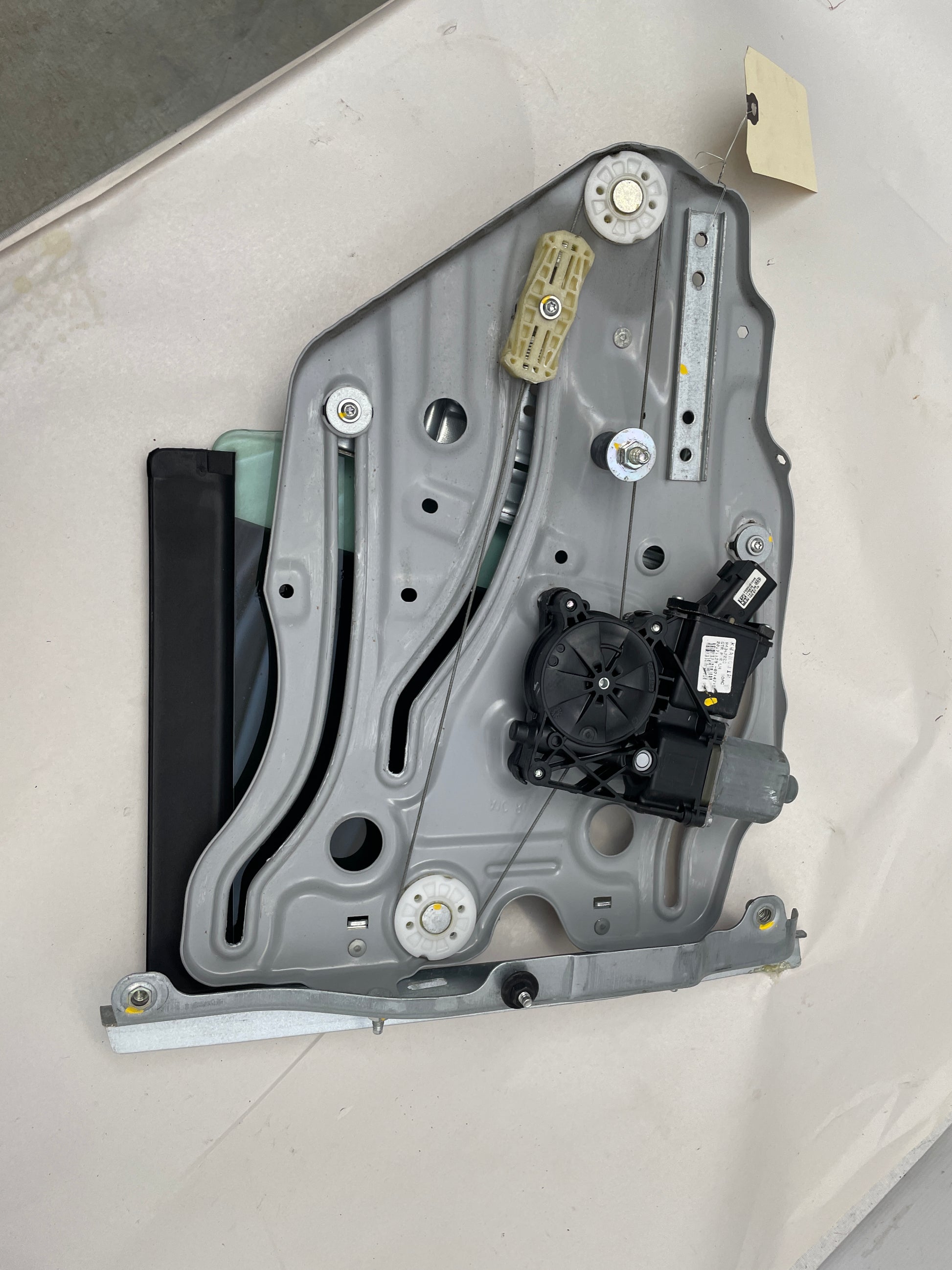 2018 Chevy Camaro Convertible LH Driver Quarter Glass Window Motor Assembly OEM - Day's Parts Yard