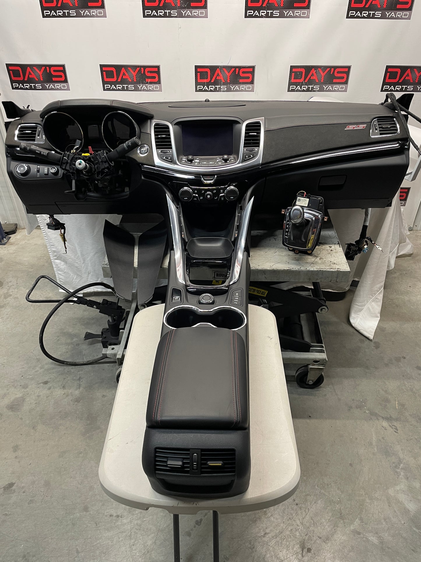 2015 Chevy SS Sedan Complete Das & Center Console w/ Shifter OEM - Day's Parts Yard