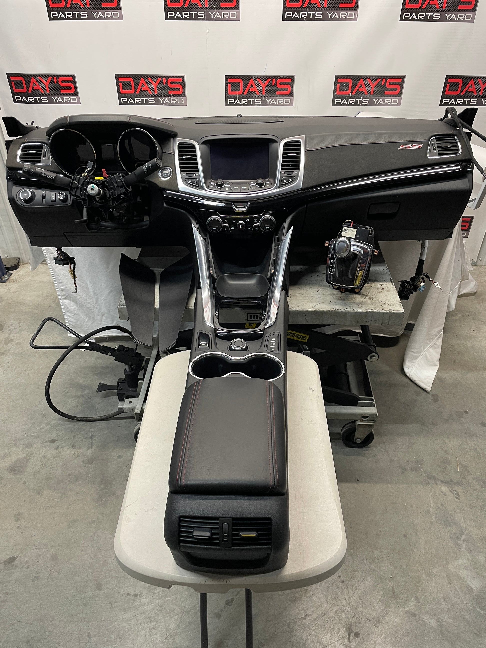 2015 Chevy SS Sedan Complete Das & Center Console w/ Shifter OEM - Day's Parts Yard