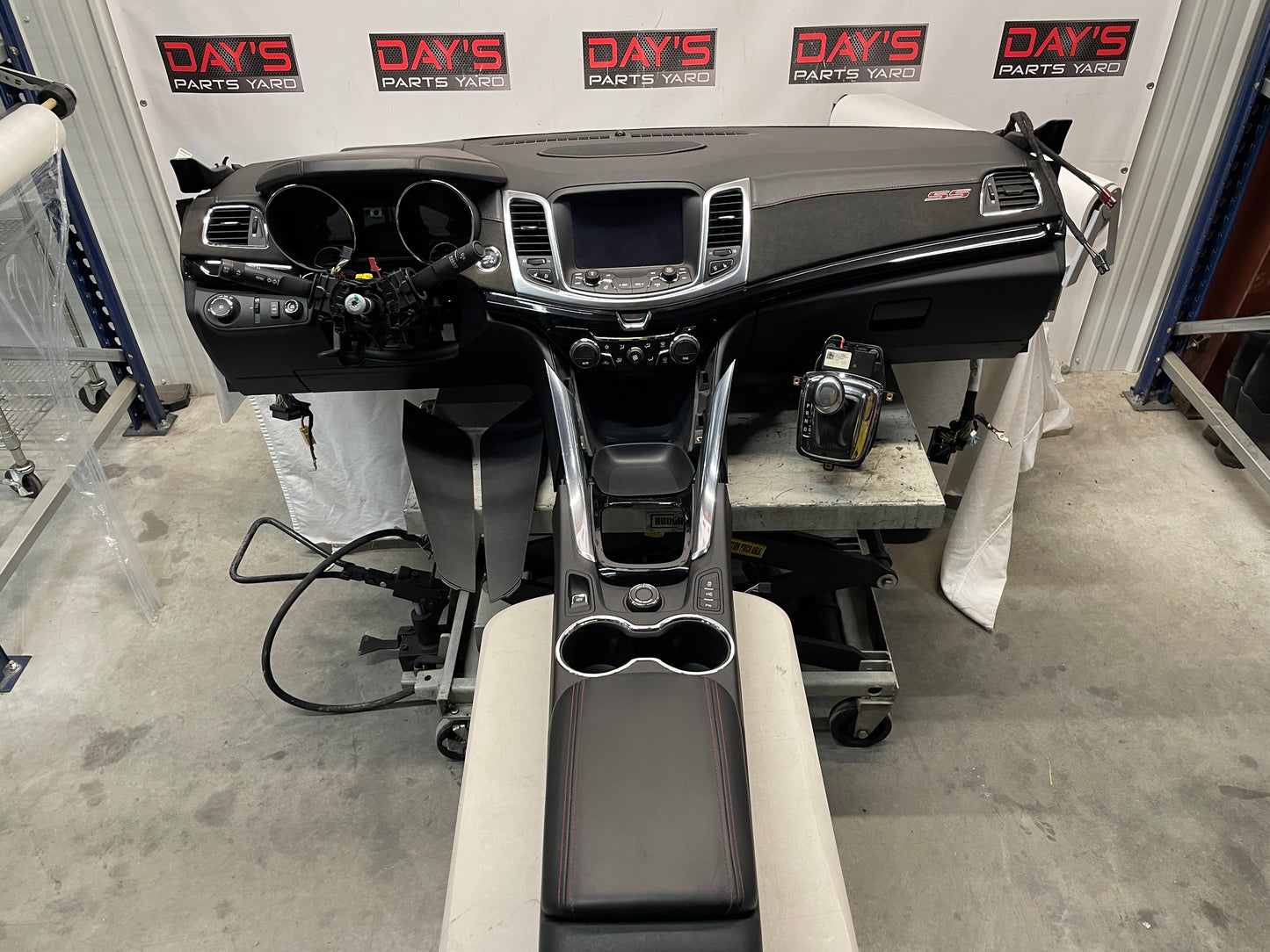 2015 Chevy SS Sedan Complete Das & Center Console w/ Shifter OEM - Day's Parts Yard