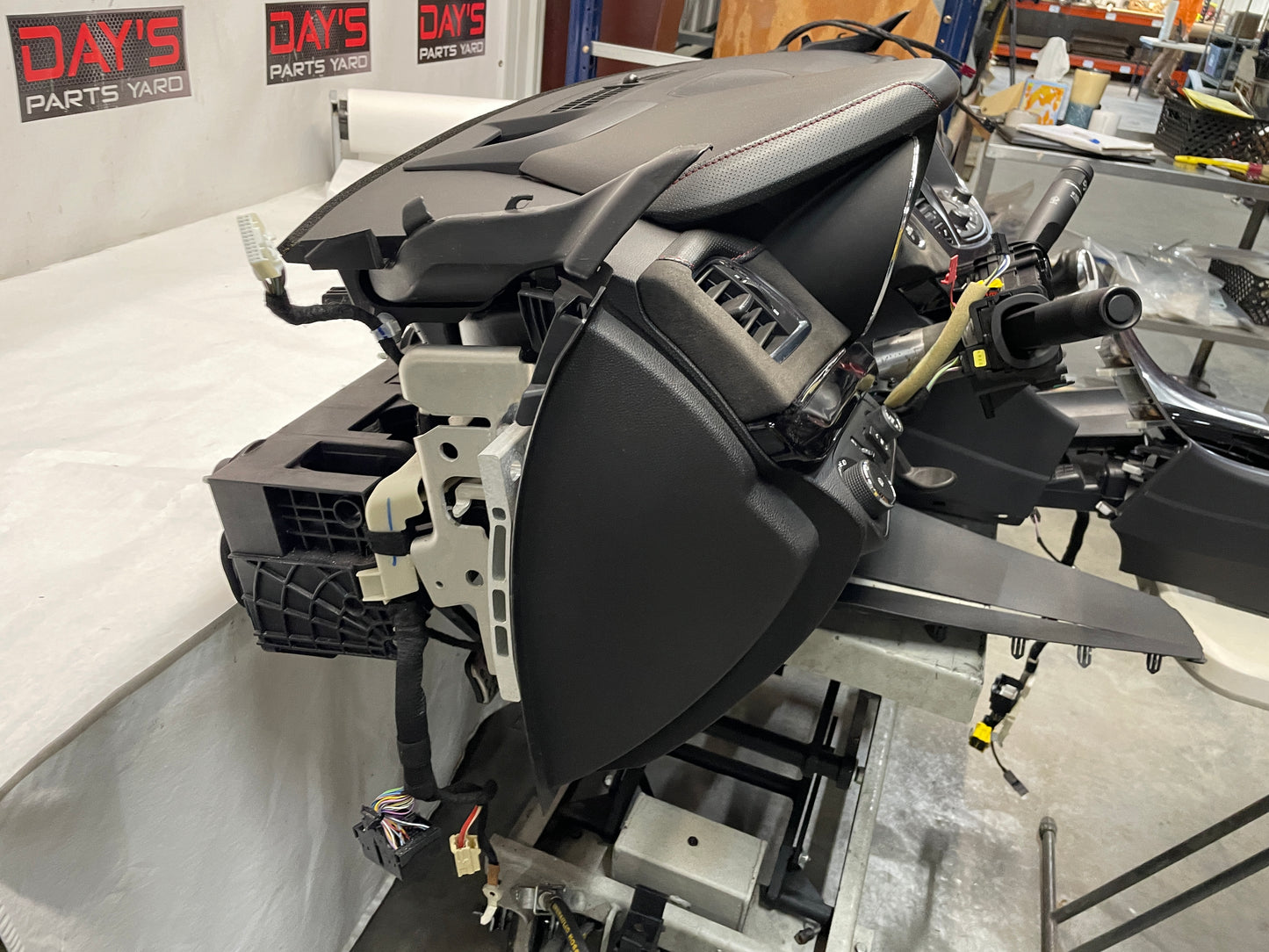 2015 Chevy SS Sedan Complete Das & Center Console w/ Shifter OEM - Day's Parts Yard