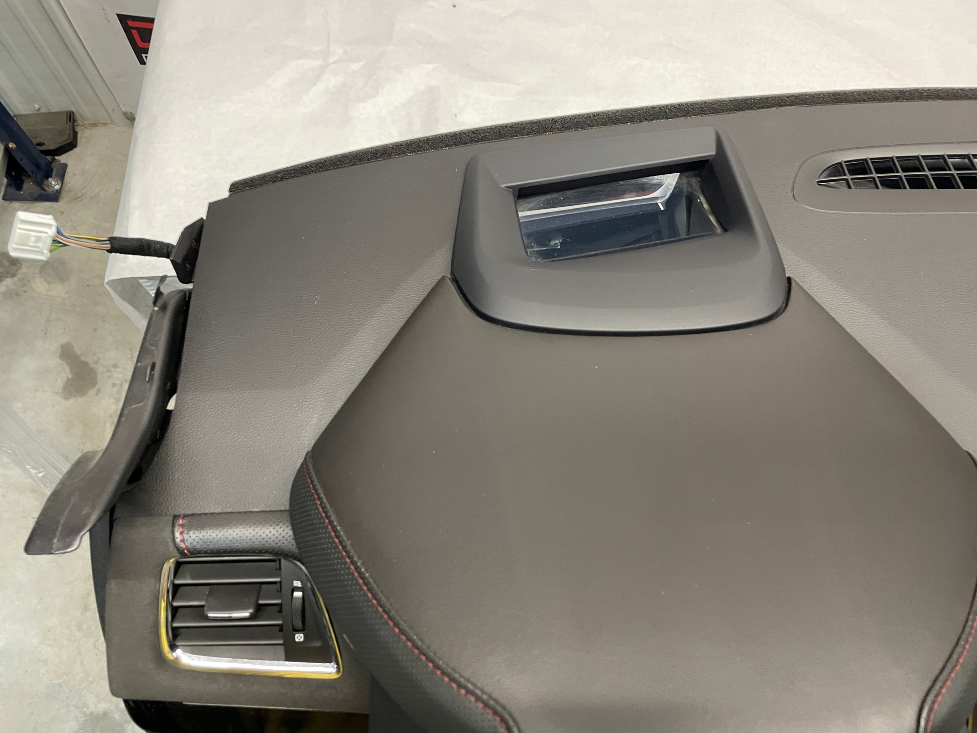 2015 Chevy SS Sedan Complete Das & Center Console w/ Shifter OEM - Day's Parts Yard