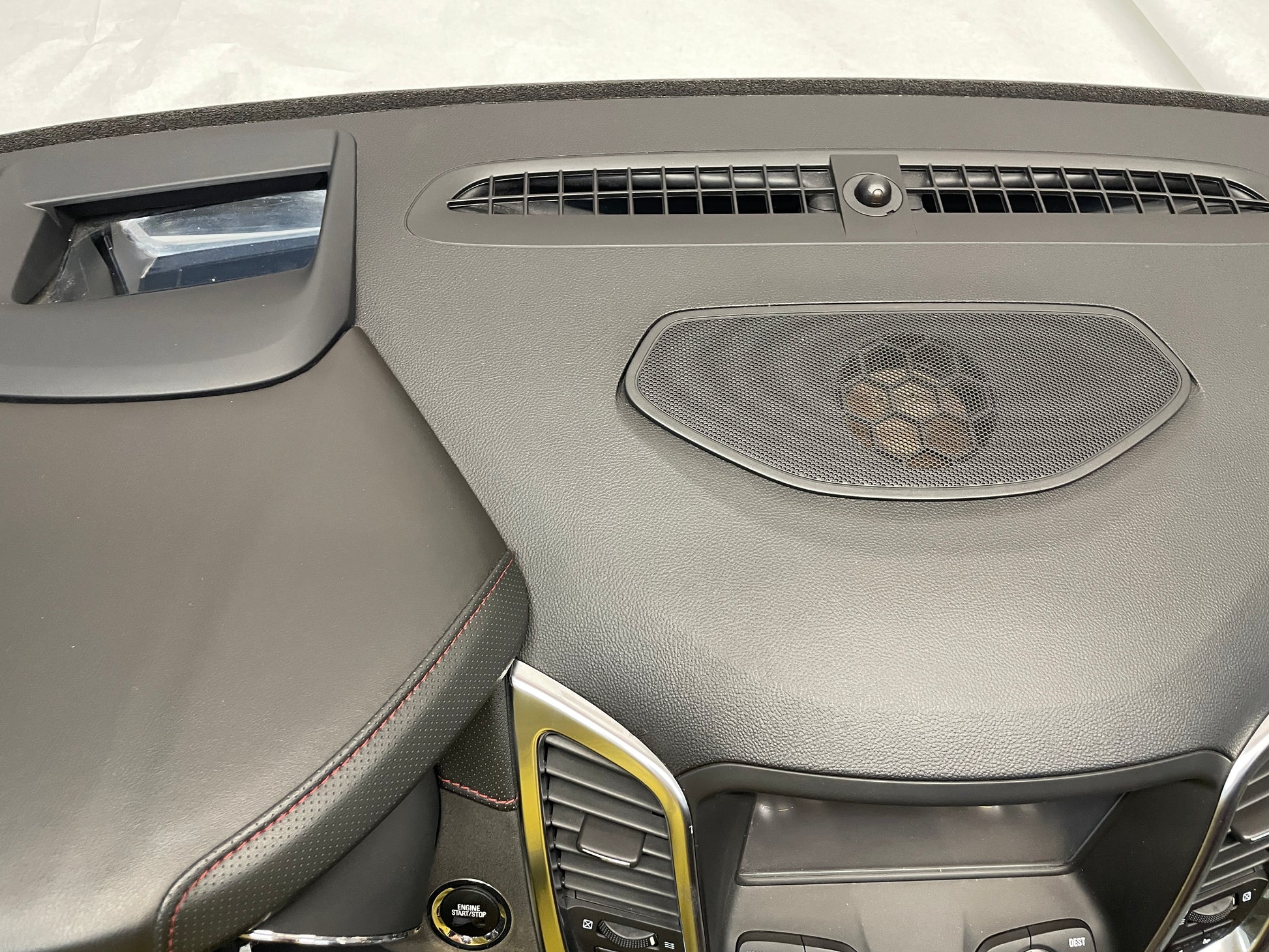 2015 Chevy SS Sedan Complete Das & Center Console w/ Shifter OEM - Day's Parts Yard