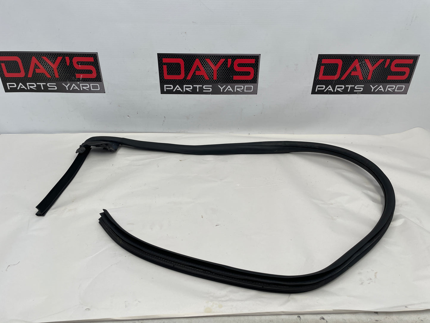 2018 Chevy Camaro ZL1 Convertible RH Passenger Weather Strip Rubber Seal OEM