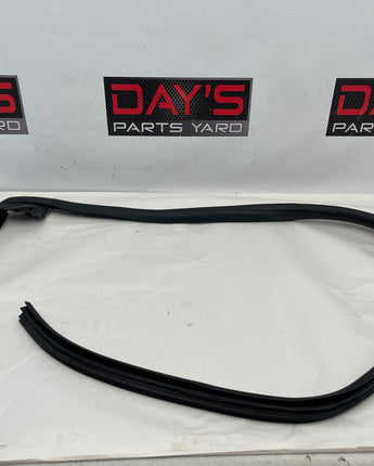 2018 Chevy Camaro ZL1 Convertible RH Passenger Weather Strip Rubber Seal OEM