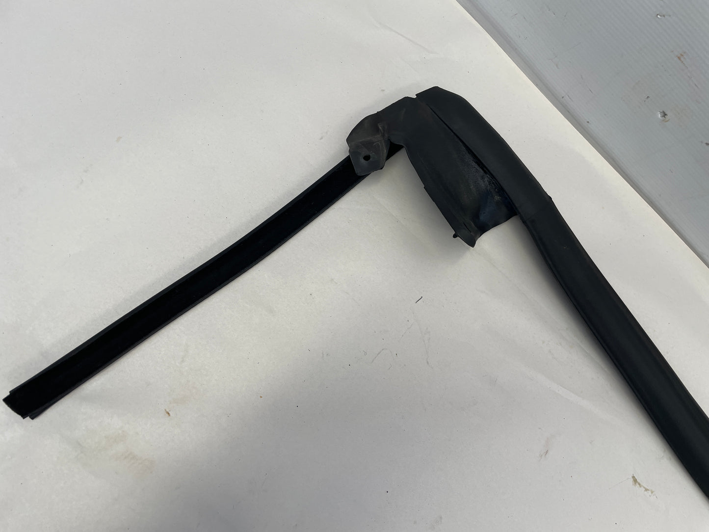 2018 Chevy Camaro ZL1 Convertible RH Passenger Weather Strip Rubber Seal OEM