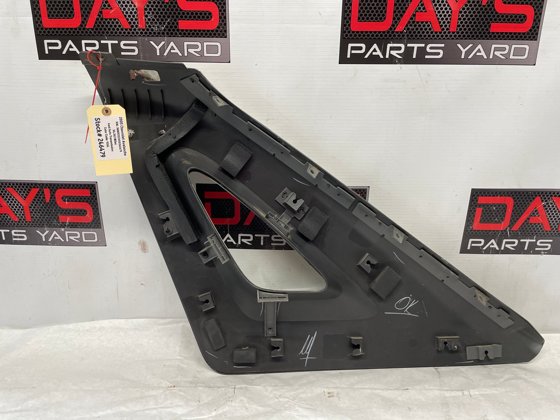 2005 Chevy Avalanche RH Passenger Rear Outer Bed Upper Trim Triangle Sail OEM - Day's Parts Yard