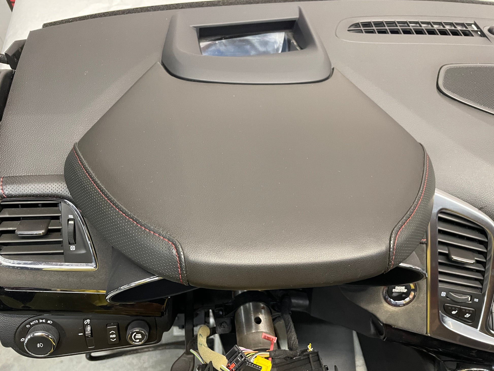 2015 Chevy SS Sedan Complete Das & Center Console w/ Shifter OEM - Day's Parts Yard