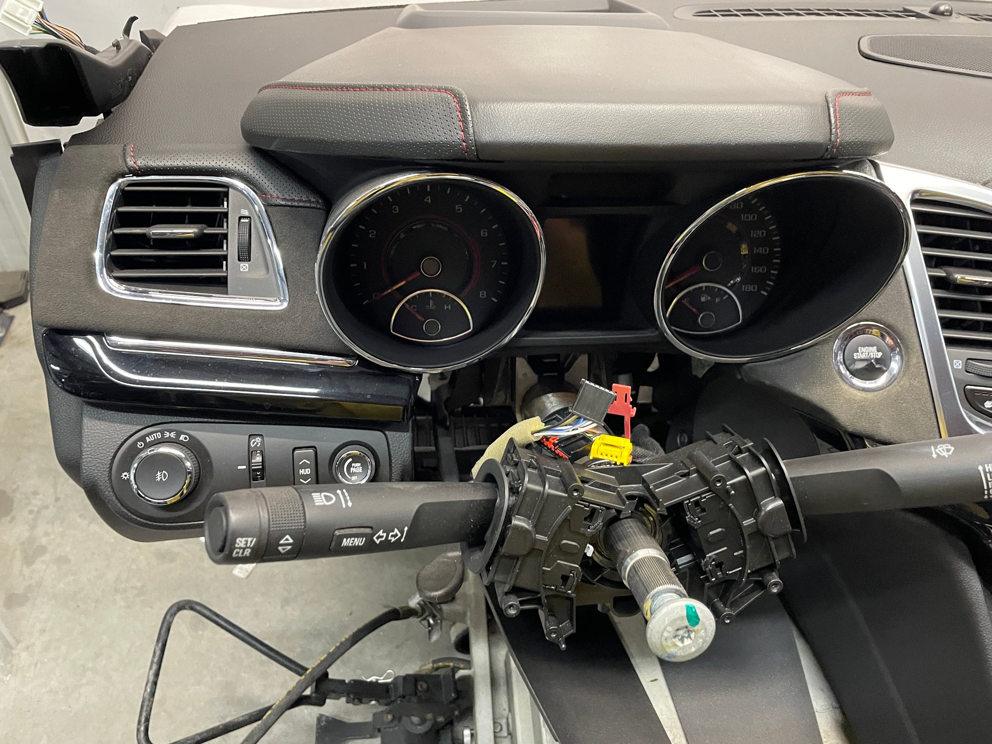 2015 Chevy SS Sedan Complete Das & Center Console w/ Shifter OEM - Day's Parts Yard