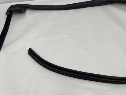 2018 Chevy Camaro ZL1 Convertible RH Passenger Weather Strip Rubber Seal OEM