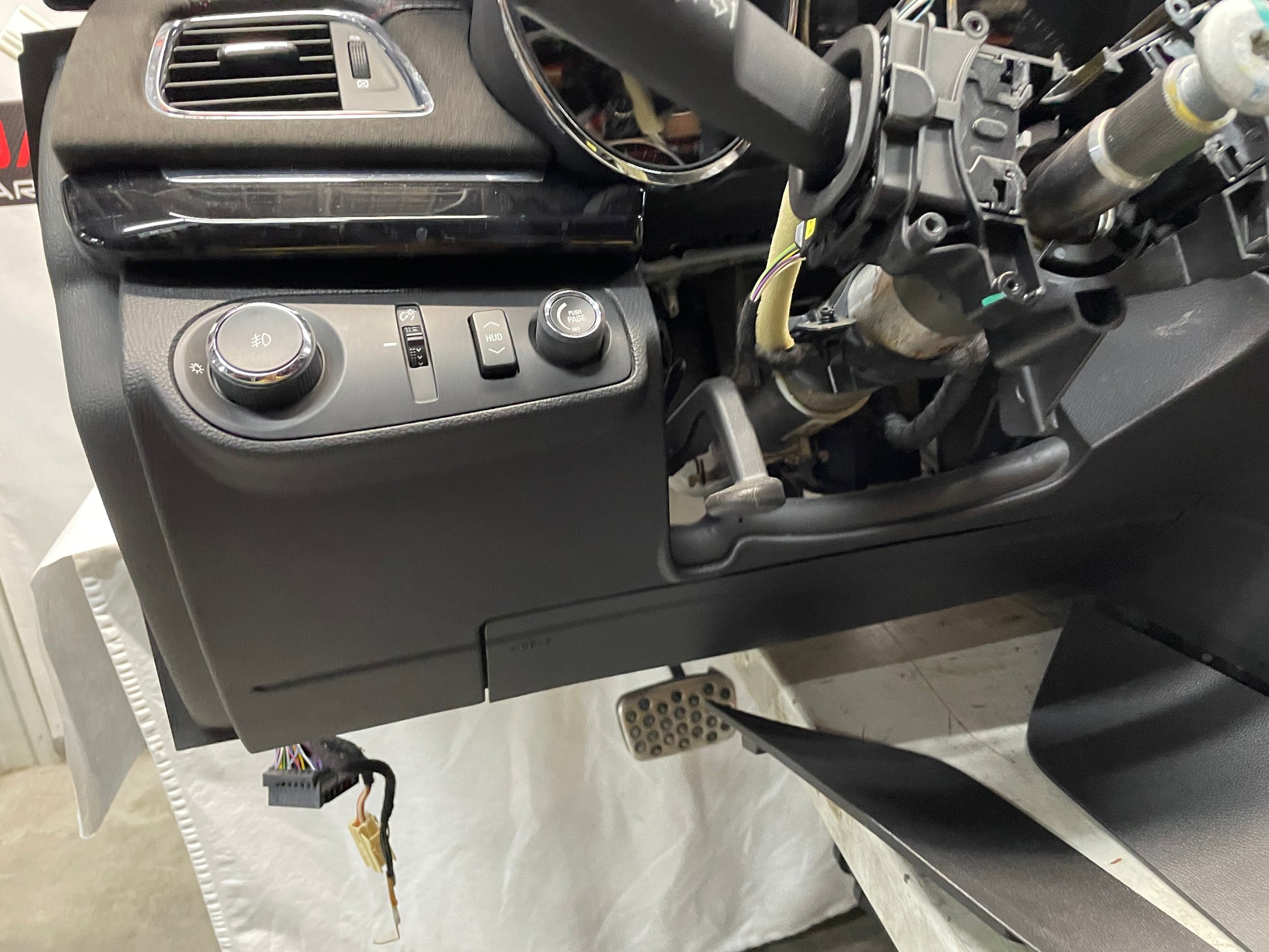 2015 Chevy SS Sedan Complete Das & Center Console w/ Shifter OEM - Day's Parts Yard