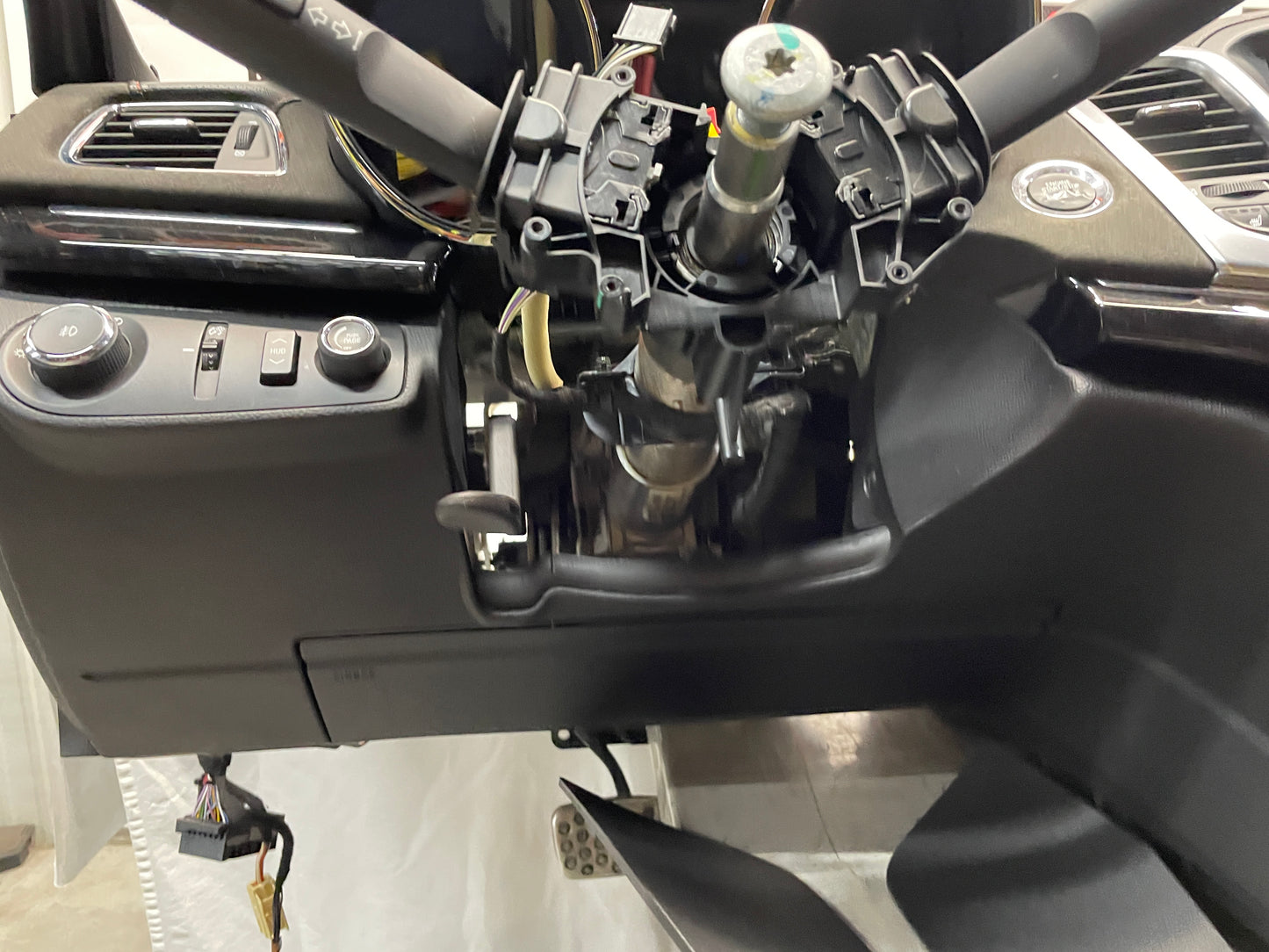 2015 Chevy SS Sedan Complete Das & Center Console w/ Shifter OEM - Day's Parts Yard