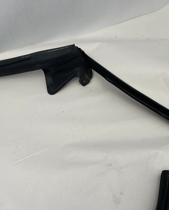 2018 Chevy Camaro ZL1 Convertible LH Driver Weather Strip Rubber Seal OEM