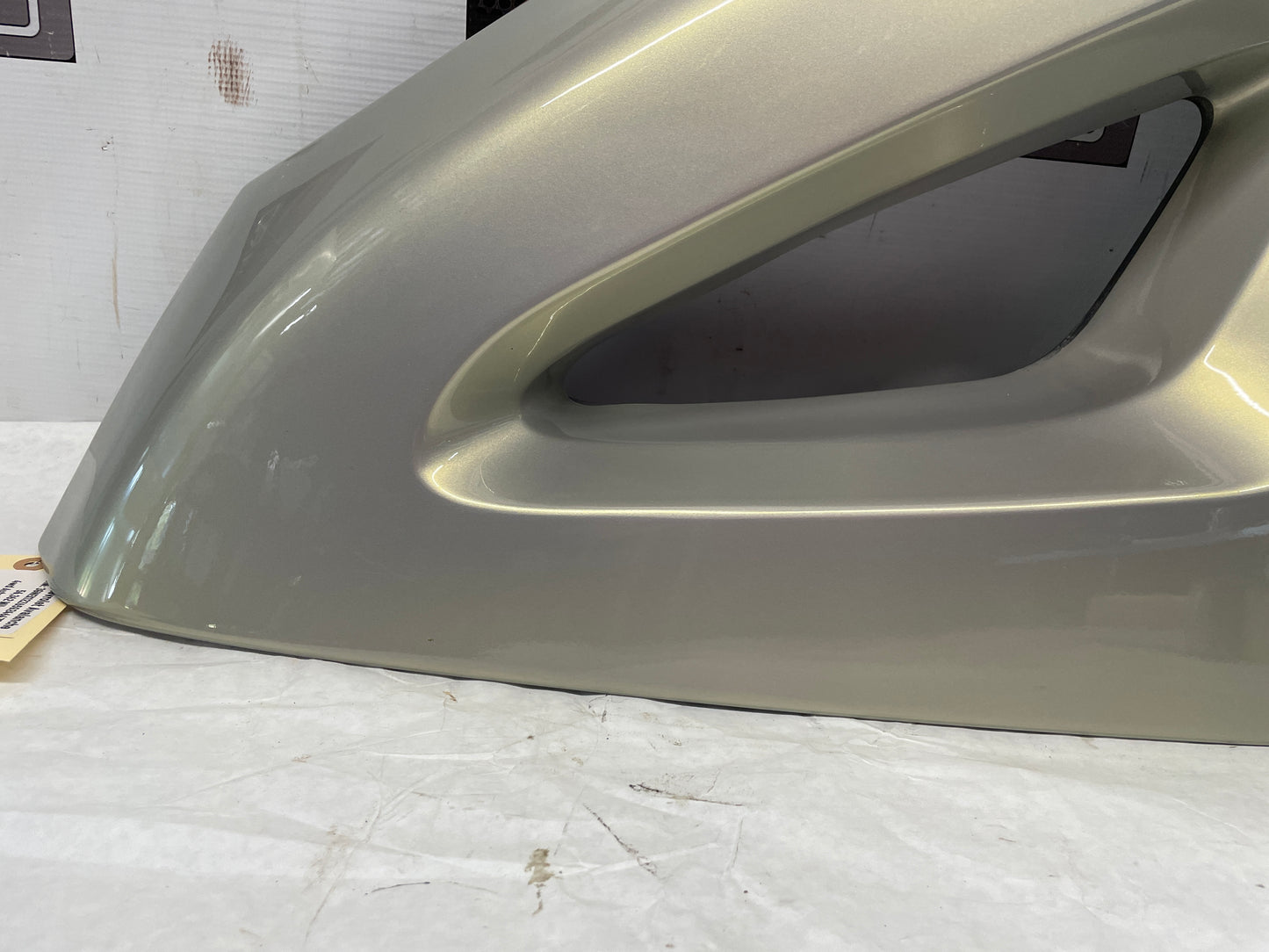 2005 Chevy Avalanche LH Driver Rear Outer Bed Upper Trim Triangle Sail OEM - Day's Parts Yard