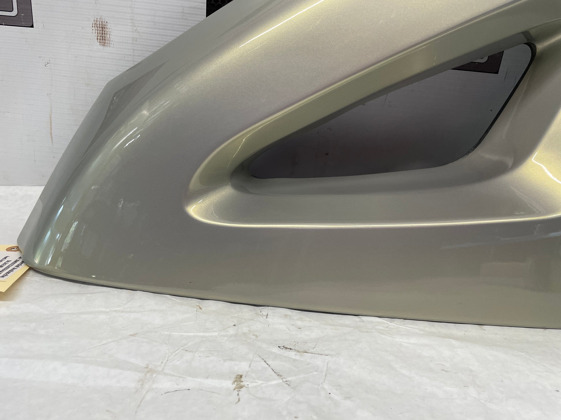 2005 Chevy Avalanche LH Driver Rear Outer Bed Upper Trim Triangle Sail OEM - Day's Parts Yard