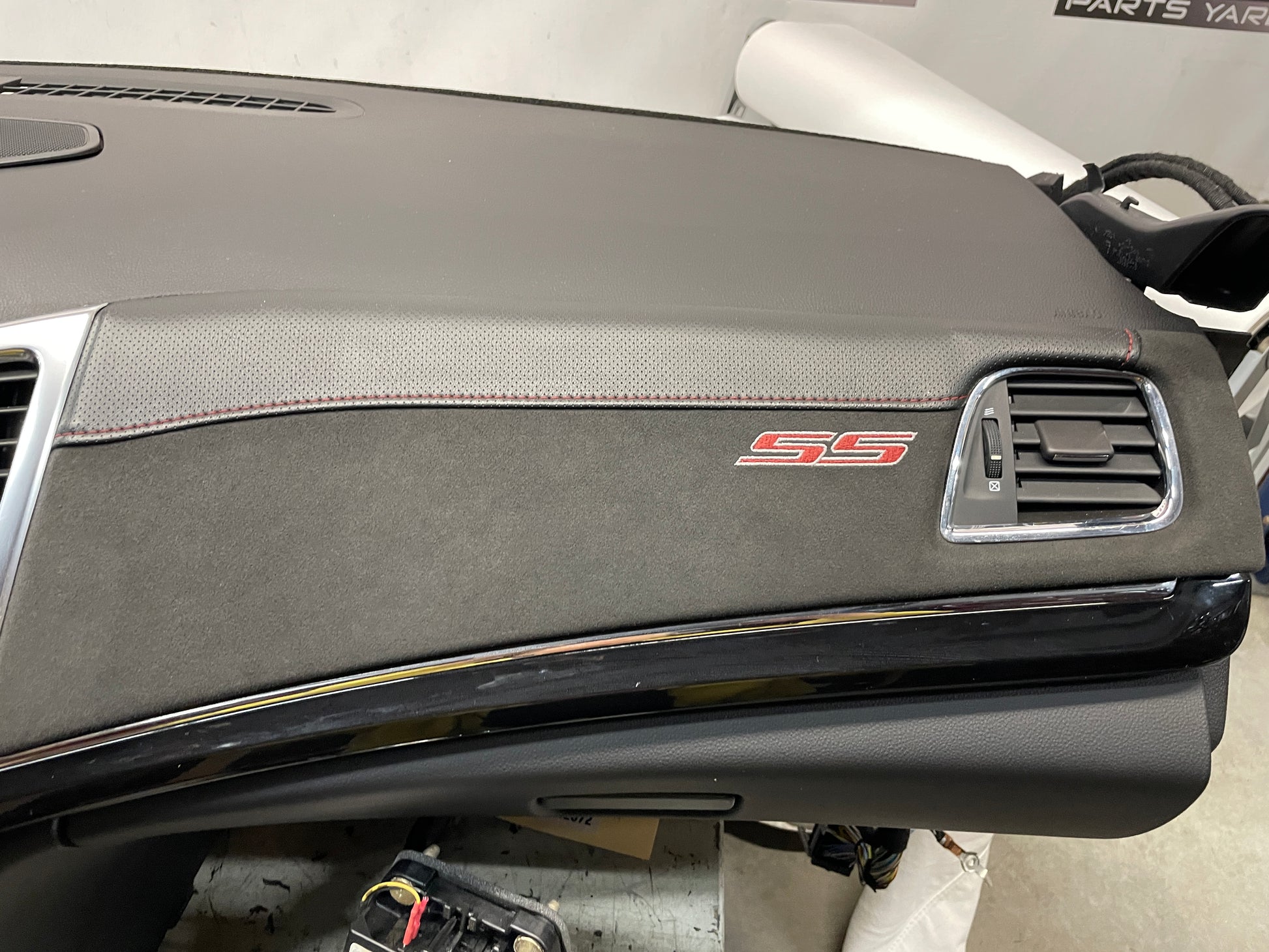 2015 Chevy SS Sedan Complete Das & Center Console w/ Shifter OEM - Day's Parts Yard