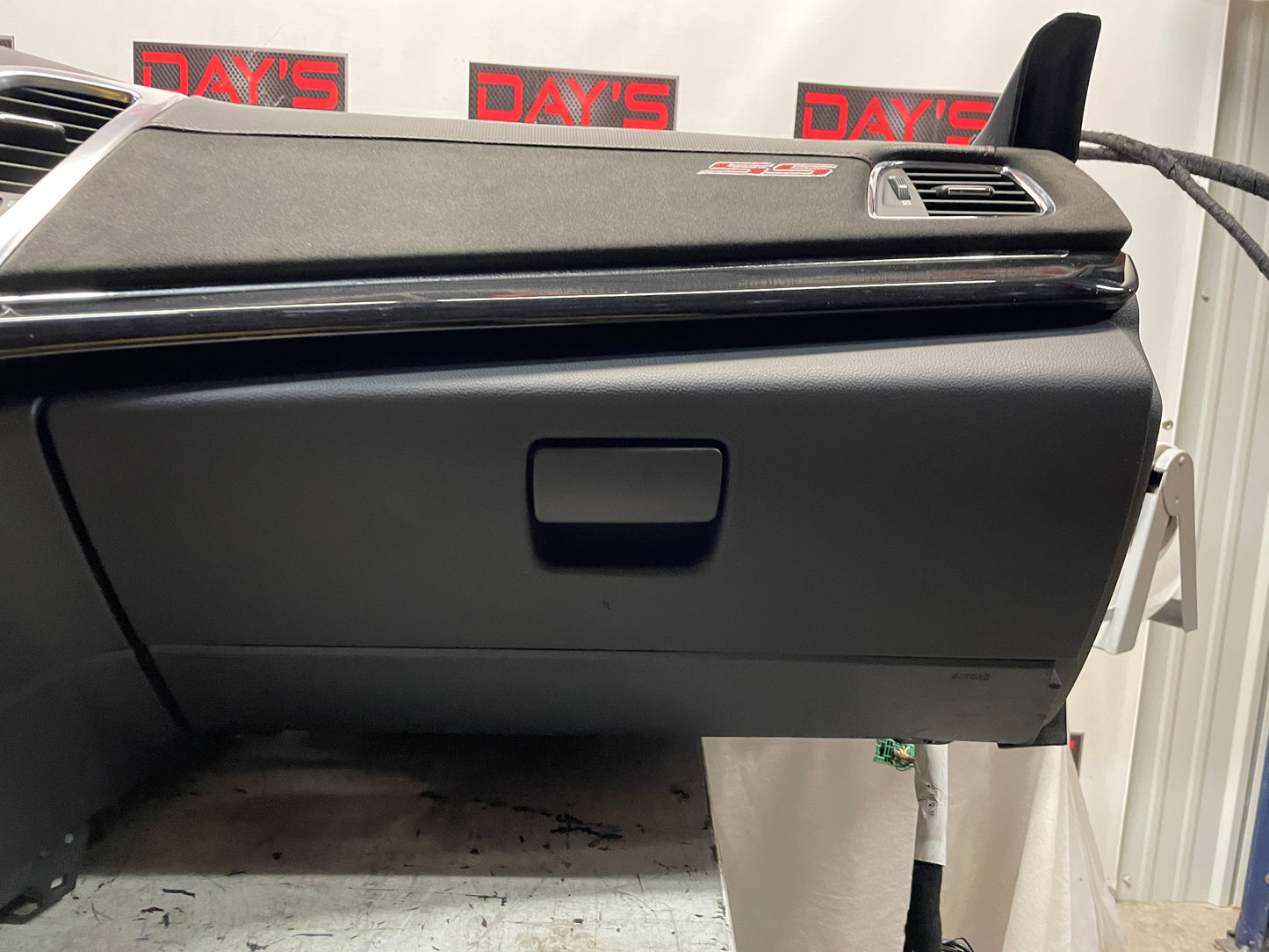 2015 Chevy SS Sedan Complete Das & Center Console w/ Shifter OEM - Day's Parts Yard