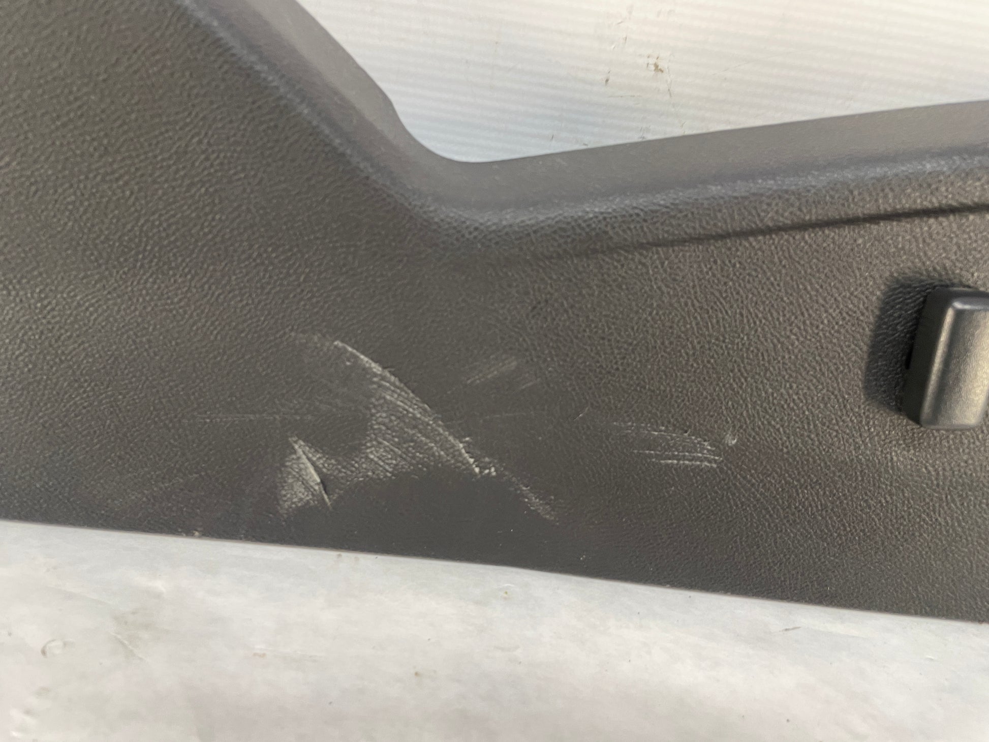 2015 Chevy Camaro SS RH Passenger Front Seat Controls Buttons Outer Finish Panel OEM - Day's Parts Yard