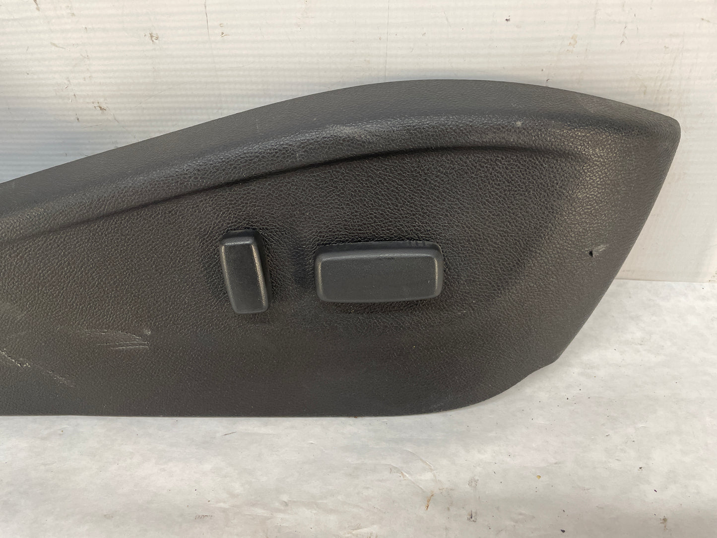 2015 Chevy Camaro SS RH Passenger Front Seat Controls Buttons Outer Finish Panel OEM - Day's Parts Yard