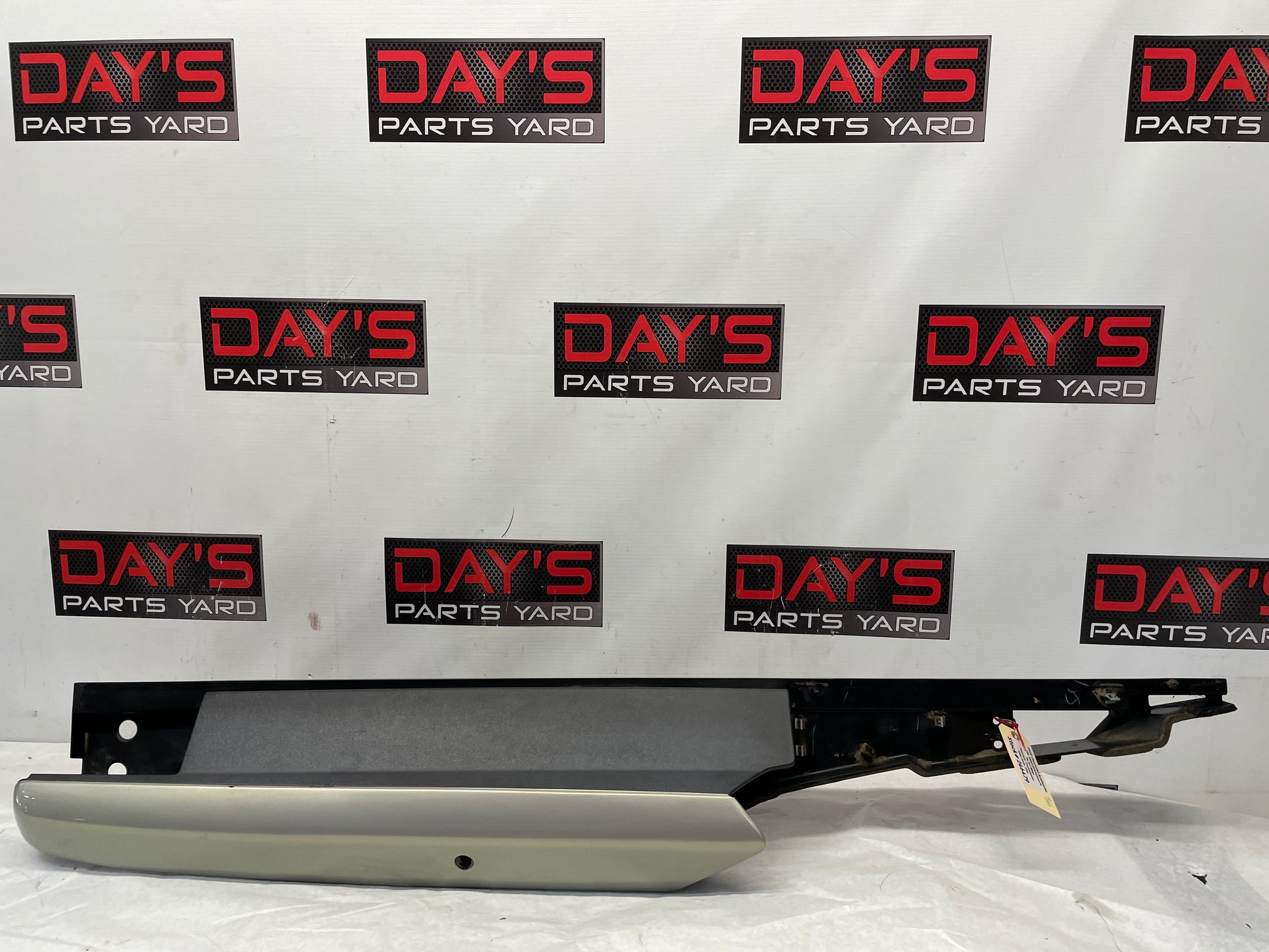 2005 Chevy Avalanche RH Passenger Rear Toolbox Bed Lid Cover Door OEM - Day's Parts Yard
