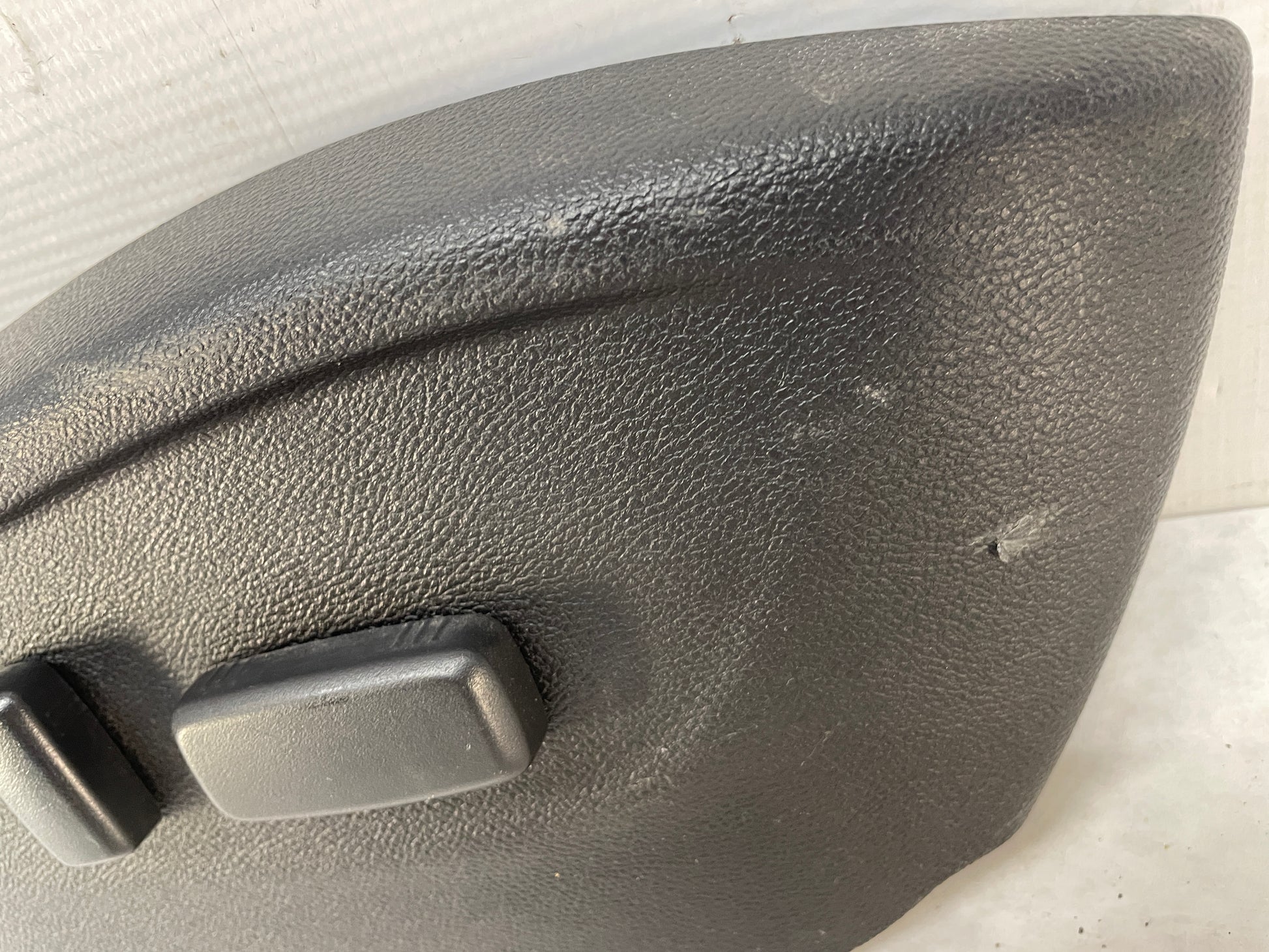 2015 Chevy Camaro SS RH Passenger Front Seat Controls Buttons Outer Finish Panel OEM - Day's Parts Yard