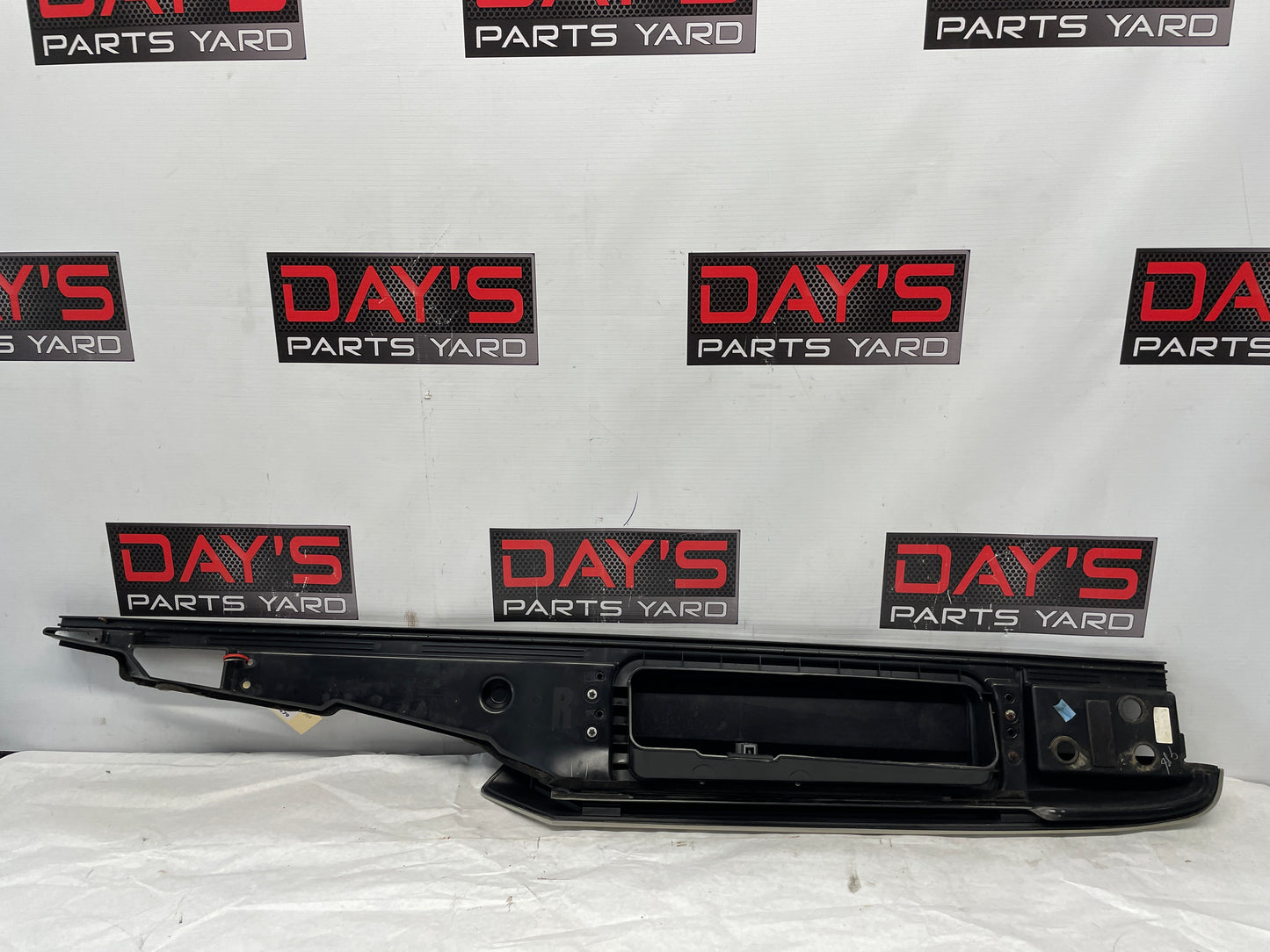 2005 Chevy Avalanche RH Passenger Rear Toolbox Bed Lid Cover Door OEM - Day's Parts Yard