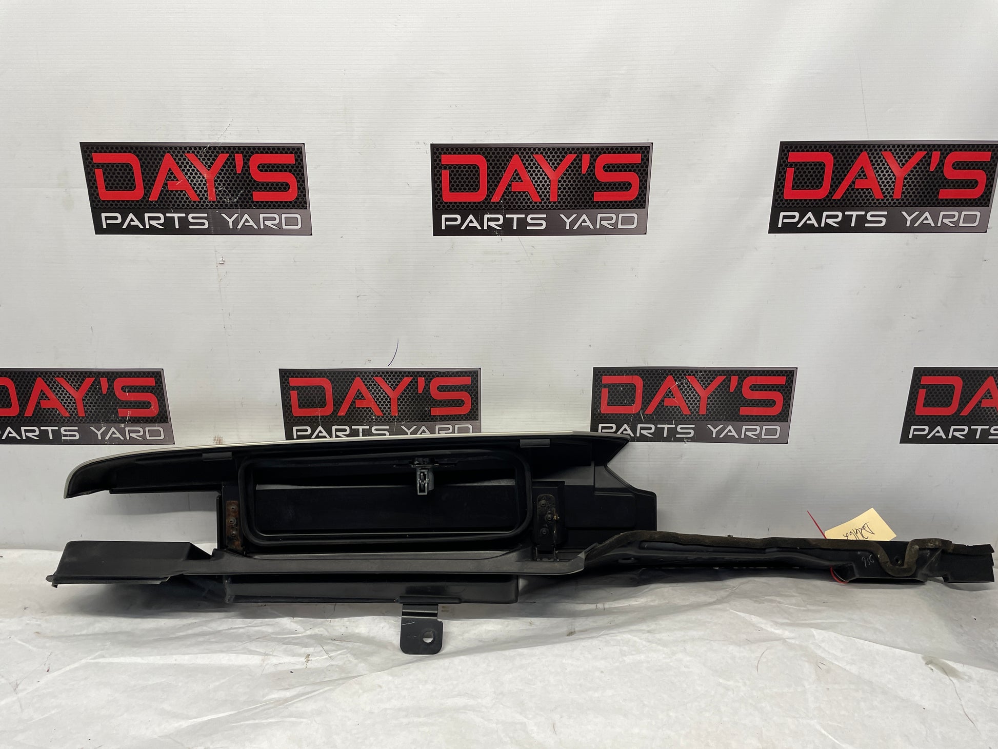 2005 Chevy Avalanche RH Passenger Rear Toolbox Bed Lid Cover Door OEM - Day's Parts Yard