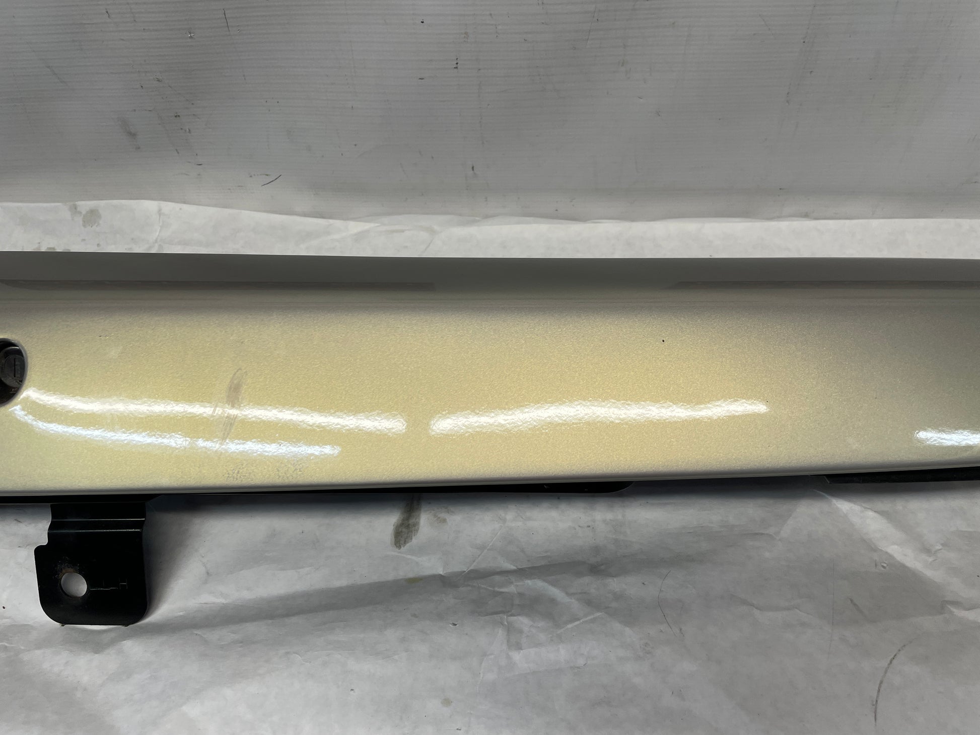 2005 Chevy Avalanche LH Driver Rear Toolbox Bed Lid Cover Door OEM - Day's Parts Yard