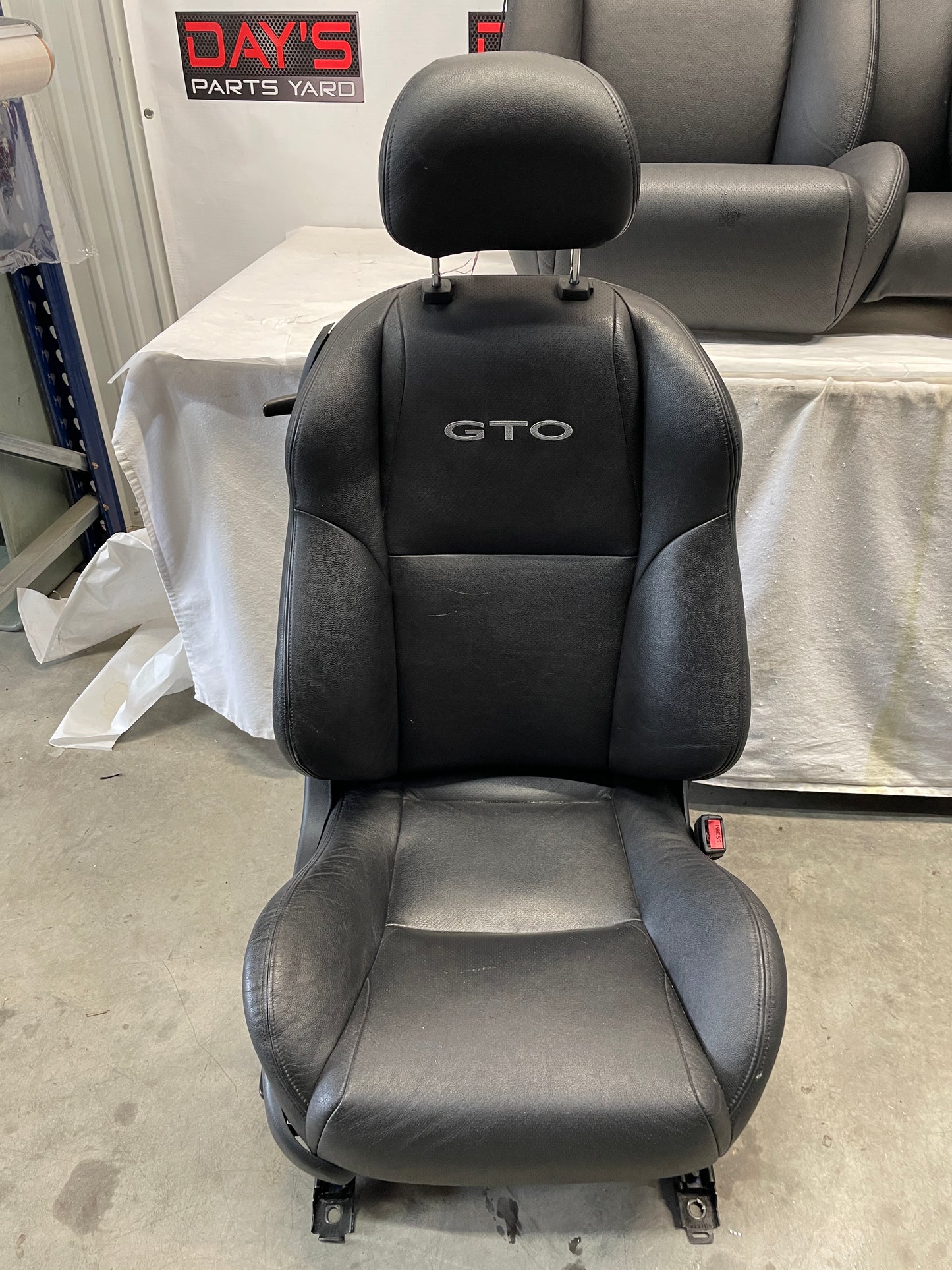 2005 Pontiac GTO Seats Fronts and Rears Black Leather OEM