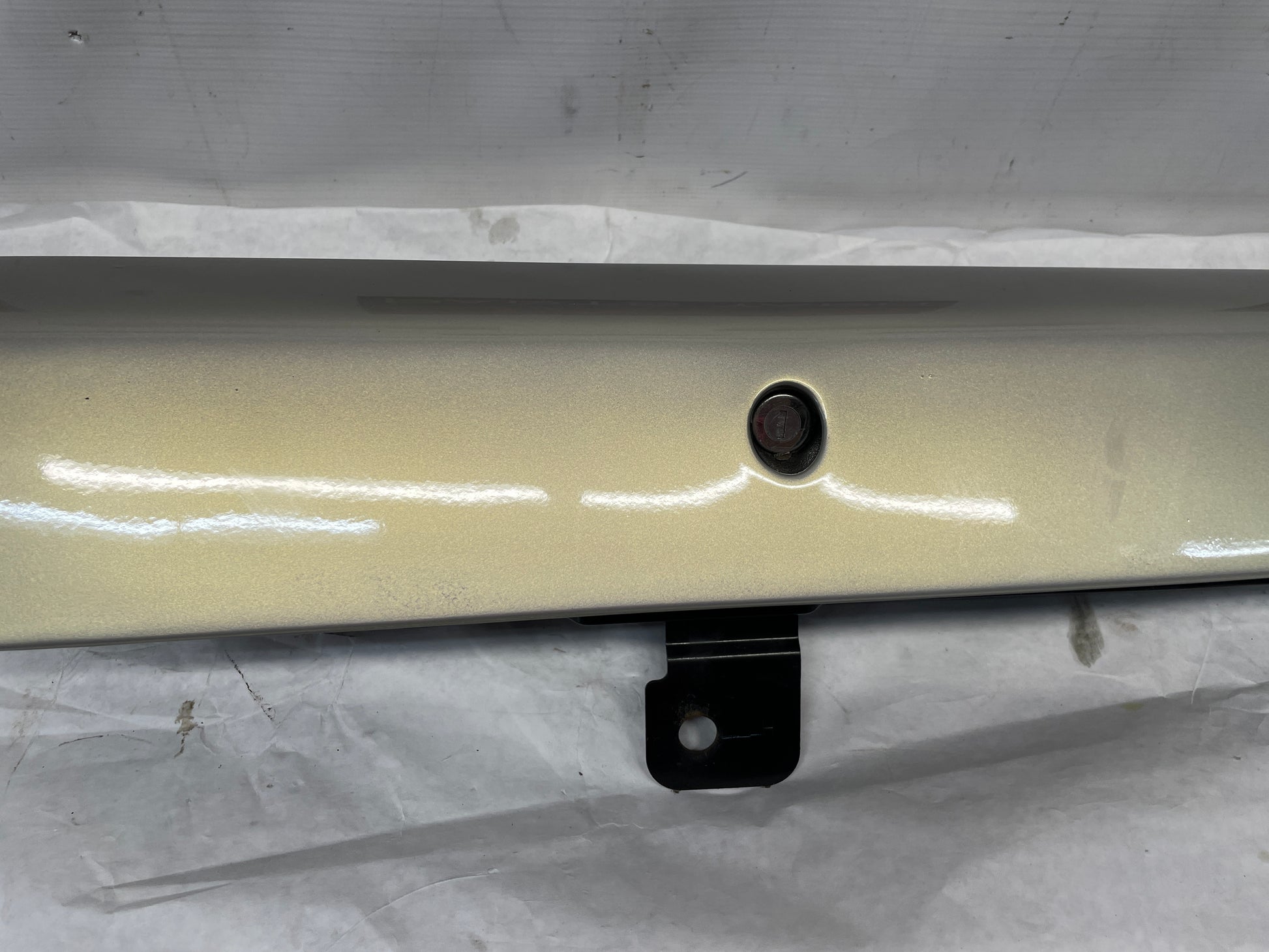 2005 Chevy Avalanche LH Driver Rear Toolbox Bed Lid Cover Door OEM - Day's Parts Yard