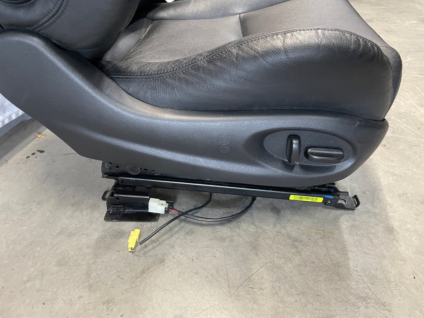 2005 Pontiac GTO Seats Fronts and Rears Black Leather OEM