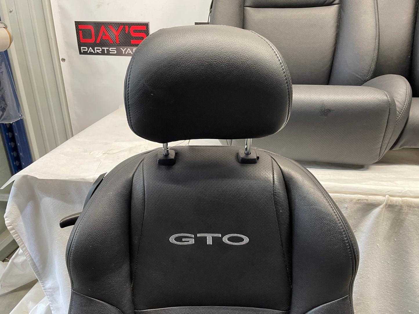2005 Pontiac GTO Seats Fronts and Rears Black Leather OEM