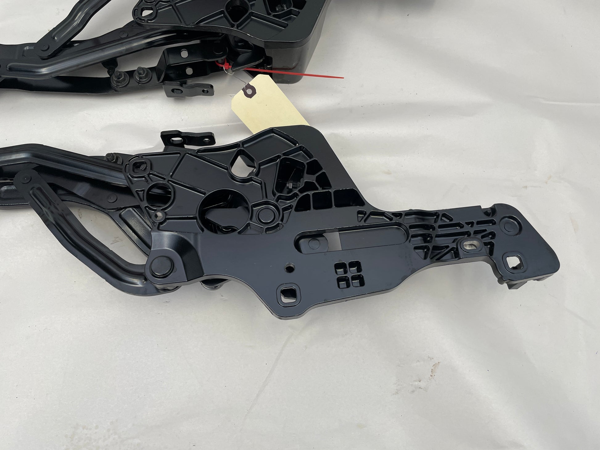 2018 Chevy Camaro ZL1 RH & LH Convertible Vert Top Tonneau Lift Hinges OEM - Day's Parts Yard