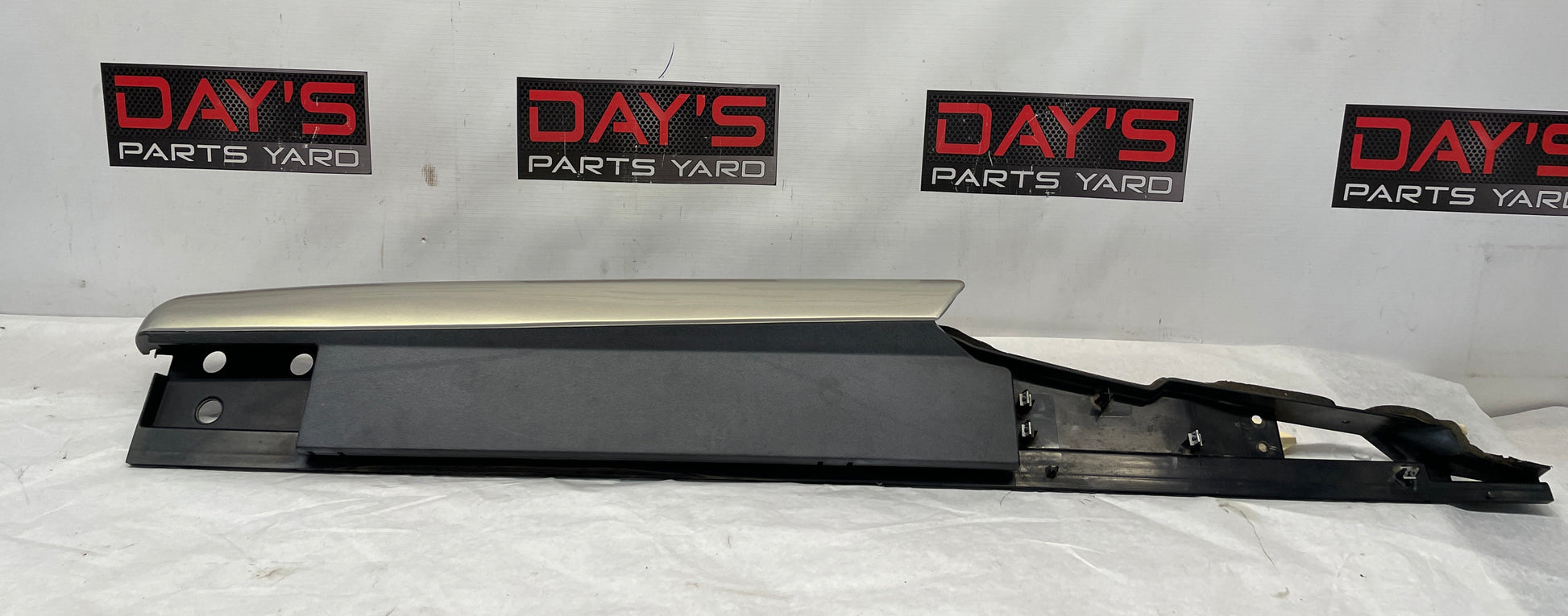 2005 Chevy Avalanche LH Driver Rear Toolbox Bed Lid Cover Door OEM - Day's Parts Yard