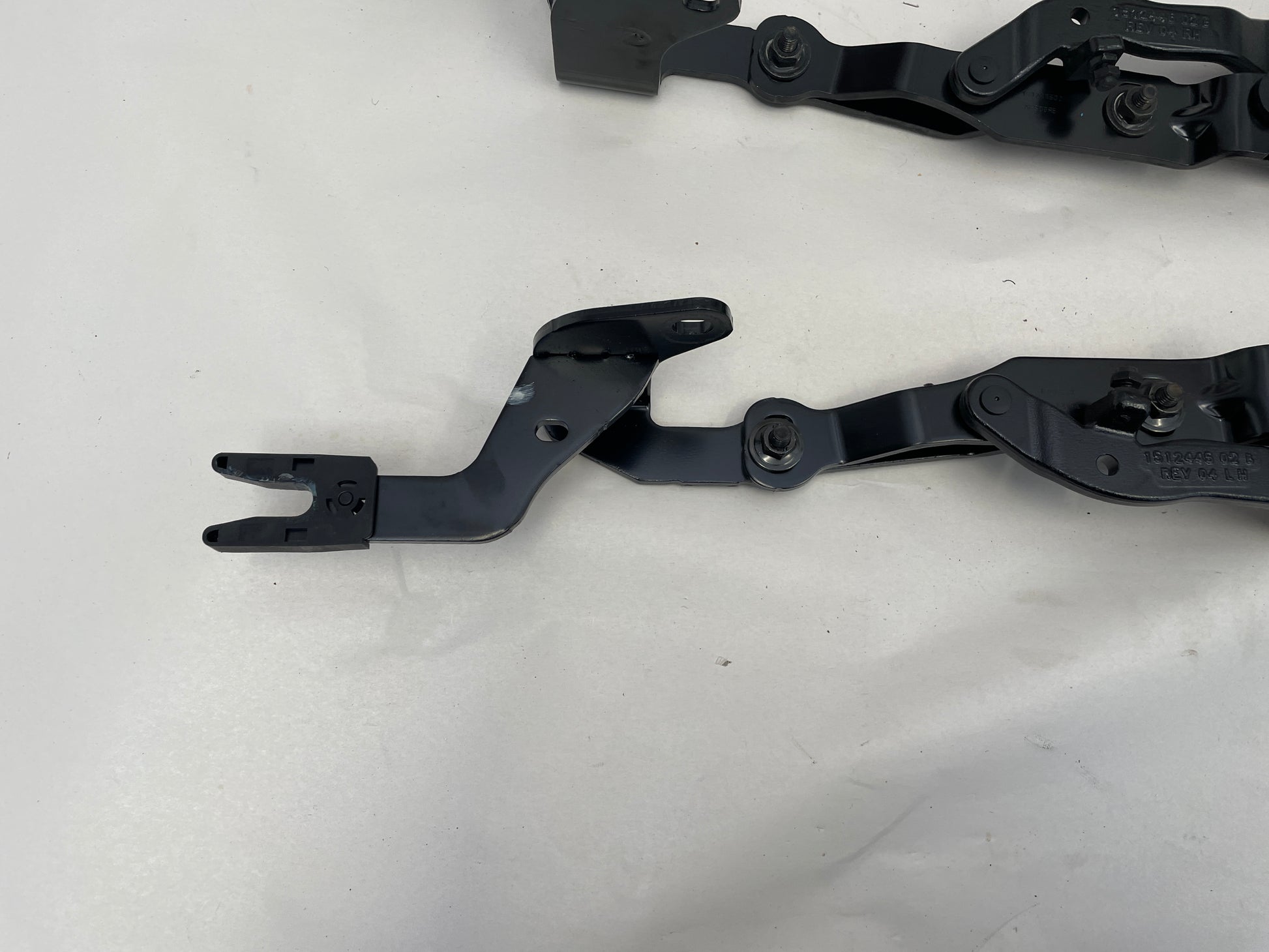 2018 Chevy Camaro ZL1 RH & LH Convertible Vert Top Tonneau Lift Hinges OEM - Day's Parts Yard