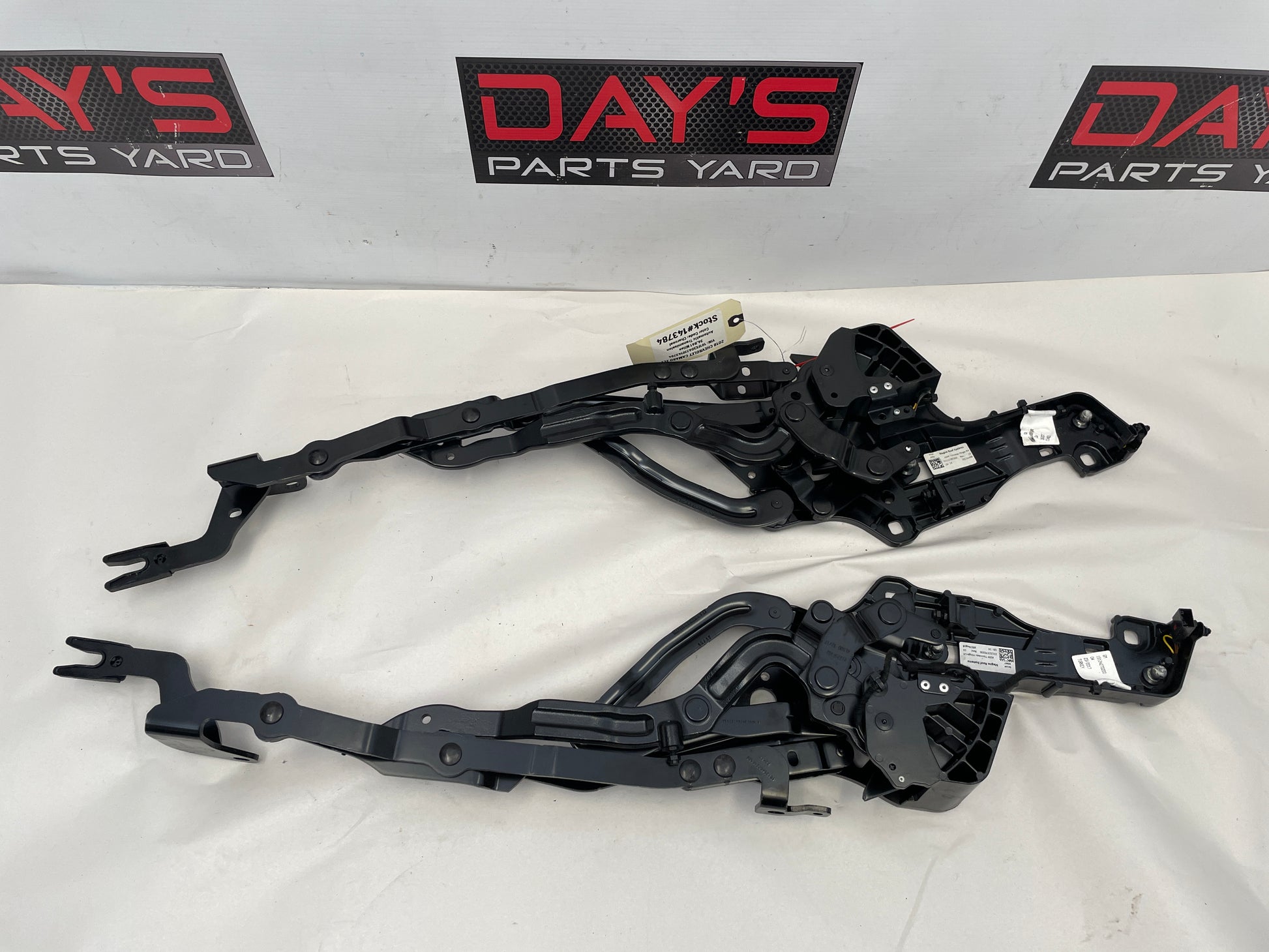 2018 Chevy Camaro ZL1 RH & LH Convertible Vert Top Tonneau Lift Hinges OEM - Day's Parts Yard