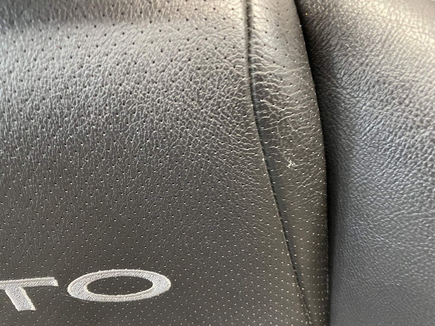 2005 Pontiac GTO Seats Fronts and Rears Black Leather OEM