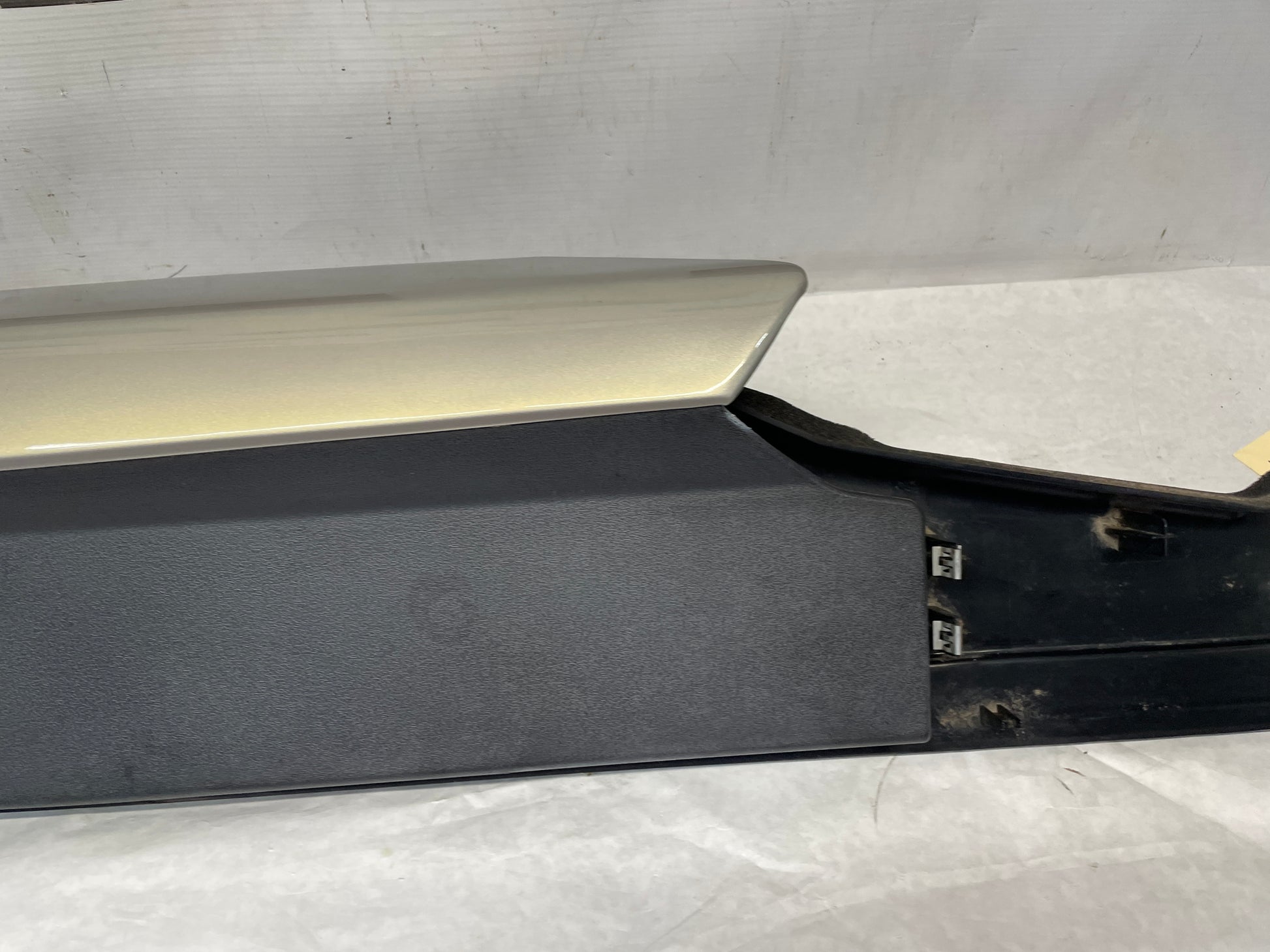 2005 Chevy Avalanche LH Driver Rear Toolbox Bed Lid Cover Door OEM - Day's Parts Yard