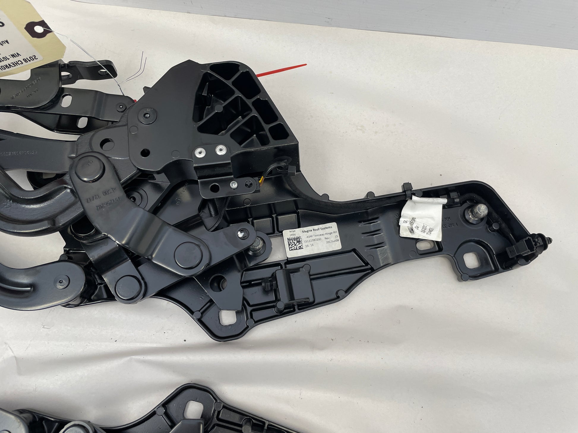 2018 Chevy Camaro ZL1 RH & LH Convertible Vert Top Tonneau Lift Hinges OEM - Day's Parts Yard