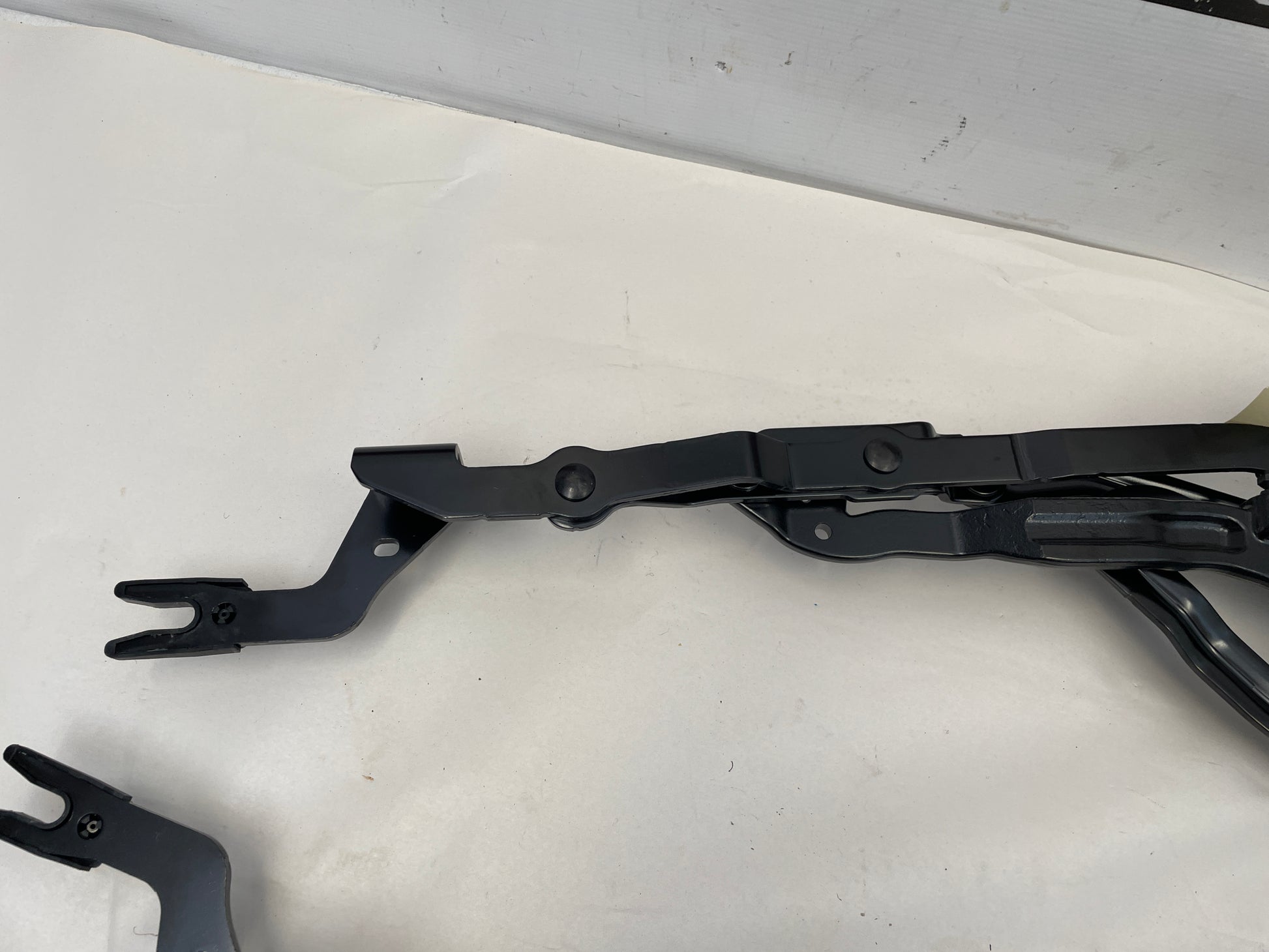 2018 Chevy Camaro ZL1 RH & LH Convertible Vert Top Tonneau Lift Hinges OEM - Day's Parts Yard
