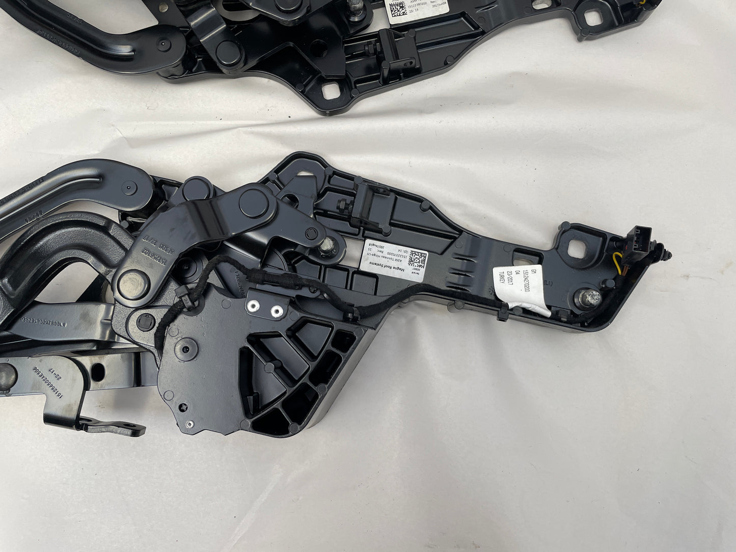 2018 Chevy Camaro ZL1 RH & LH Convertible Vert Top Tonneau Lift Hinges OEM - Day's Parts Yard
