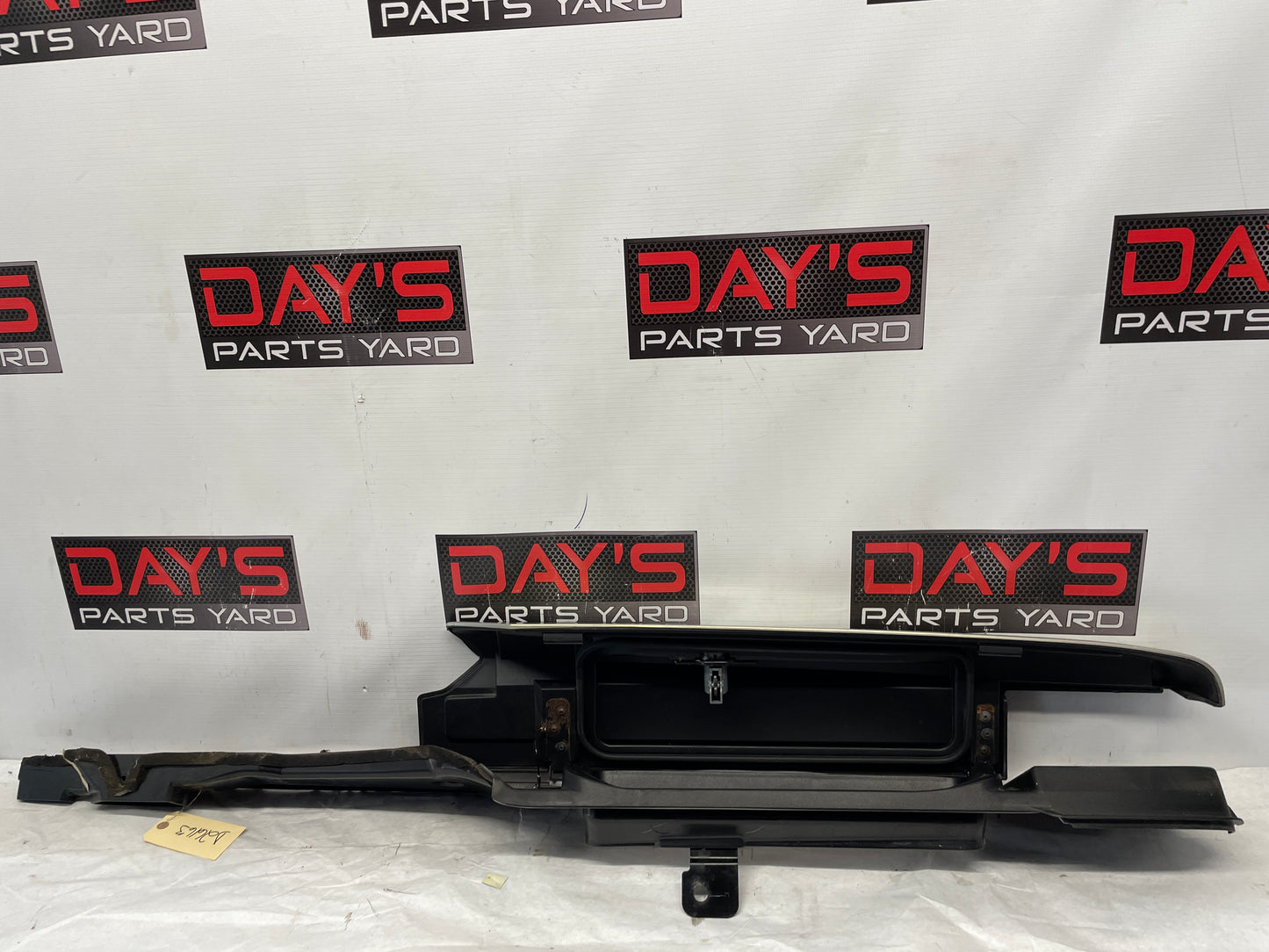 2005 Chevy Avalanche LH Driver Rear Toolbox Bed Lid Cover Door OEM - Day's Parts Yard
