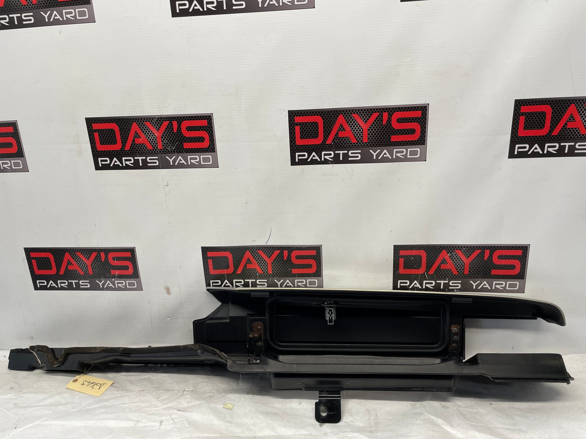 2005 Chevy Avalanche LH Driver Rear Toolbox Bed Lid Cover Door OEM - Day's Parts Yard